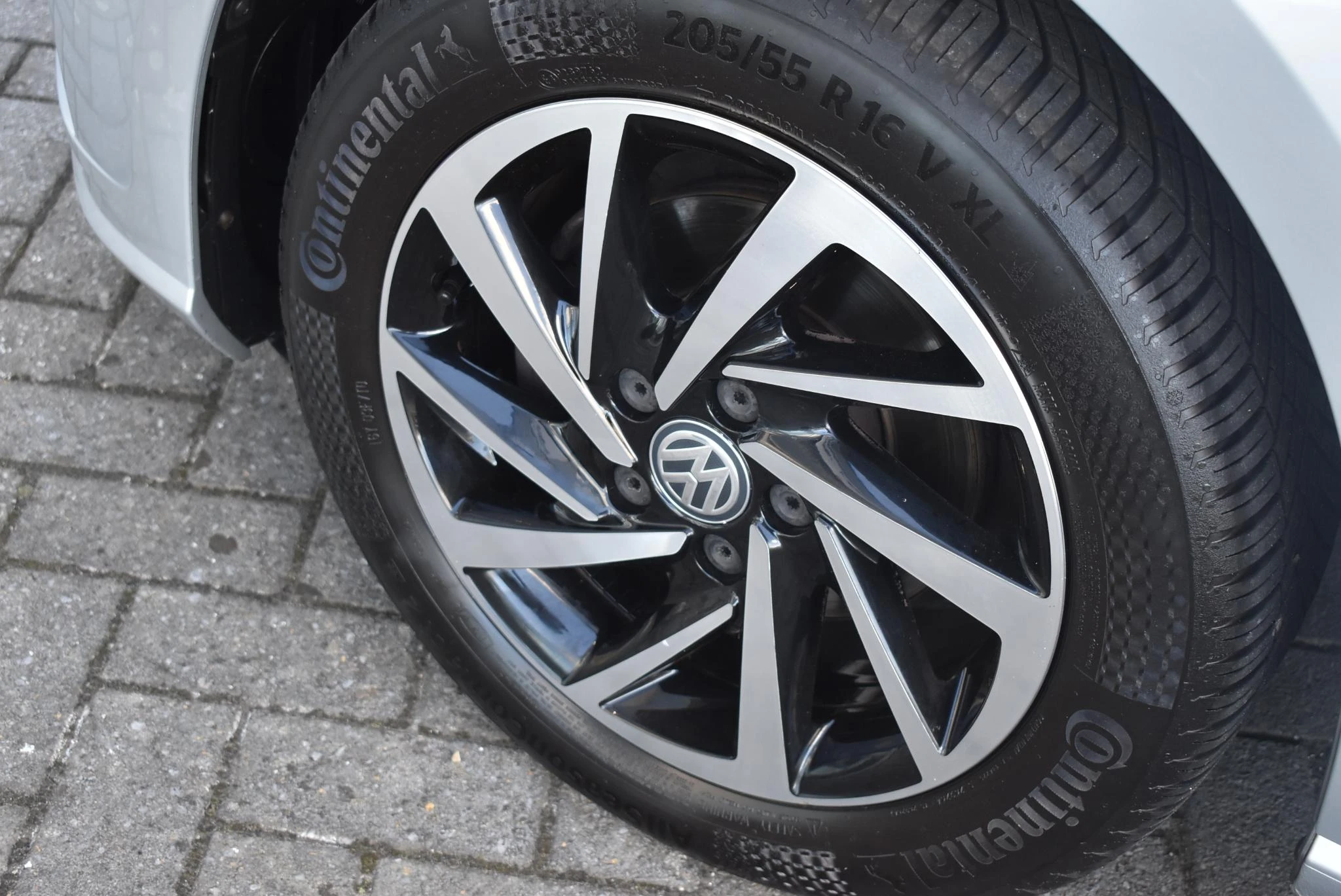 Volkswagen-Golf-image-12