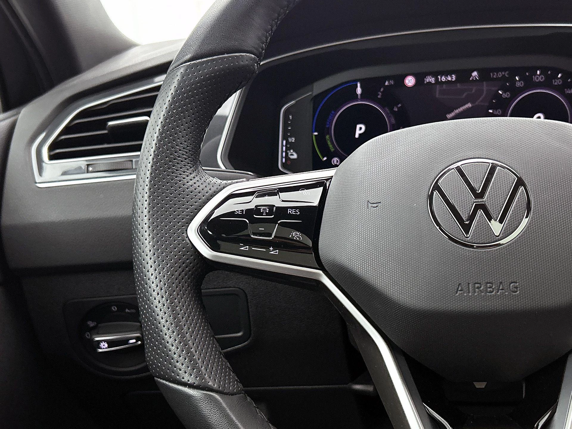 Volkswagen-Tiguan-image-5