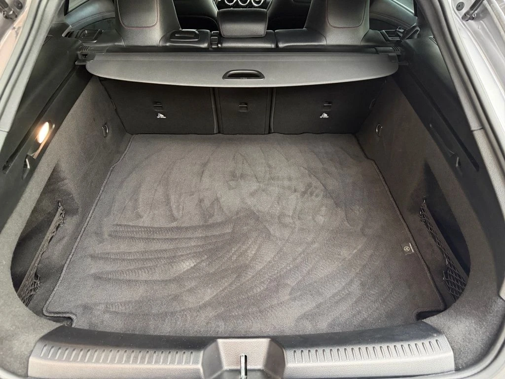 Mercedes-Benz-CLA 180-image-13