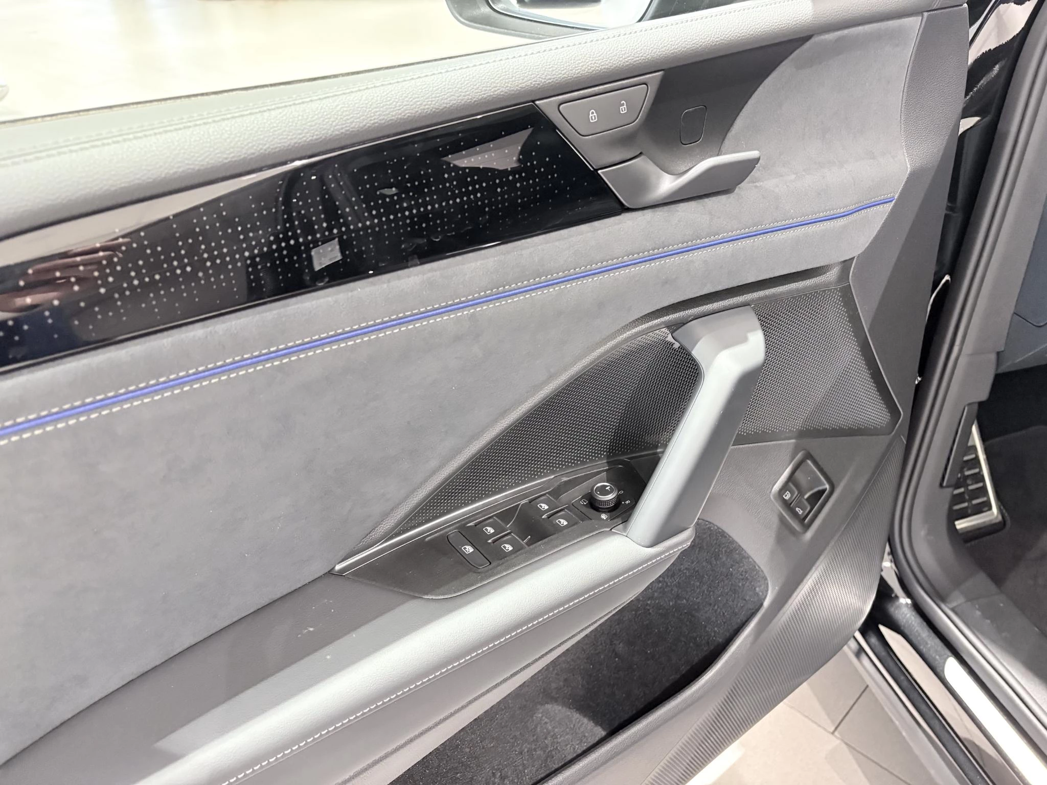 Volkswagen-Tiguan-image-13