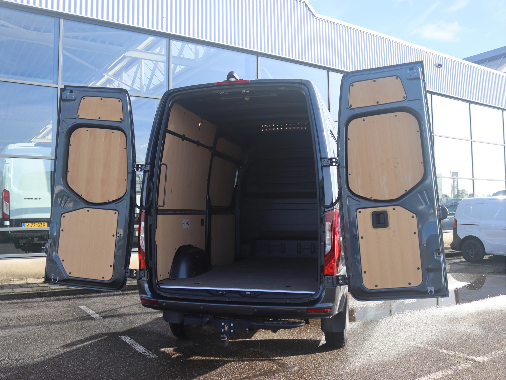 Mercedes-Benz-Sprinter-image-2