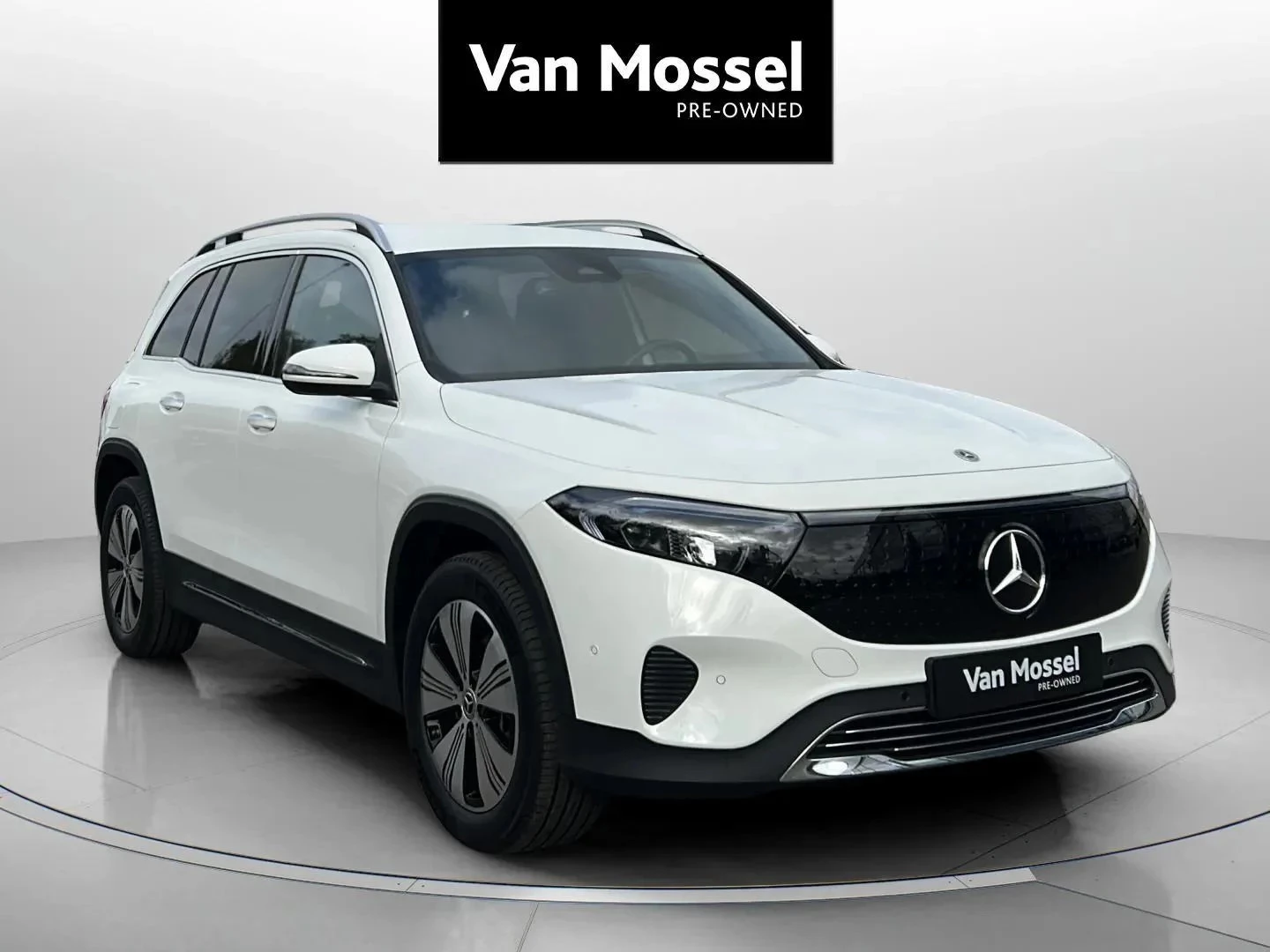 Mercedes-Benz-EQB-image-2