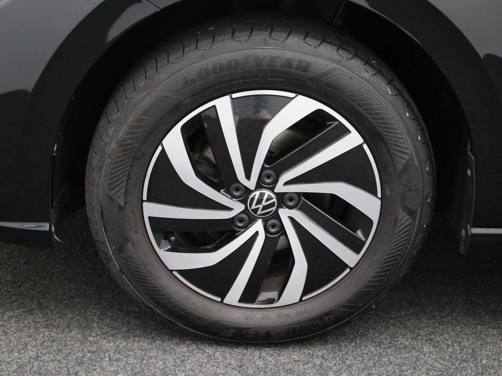 Volkswagen-Polo-image-13