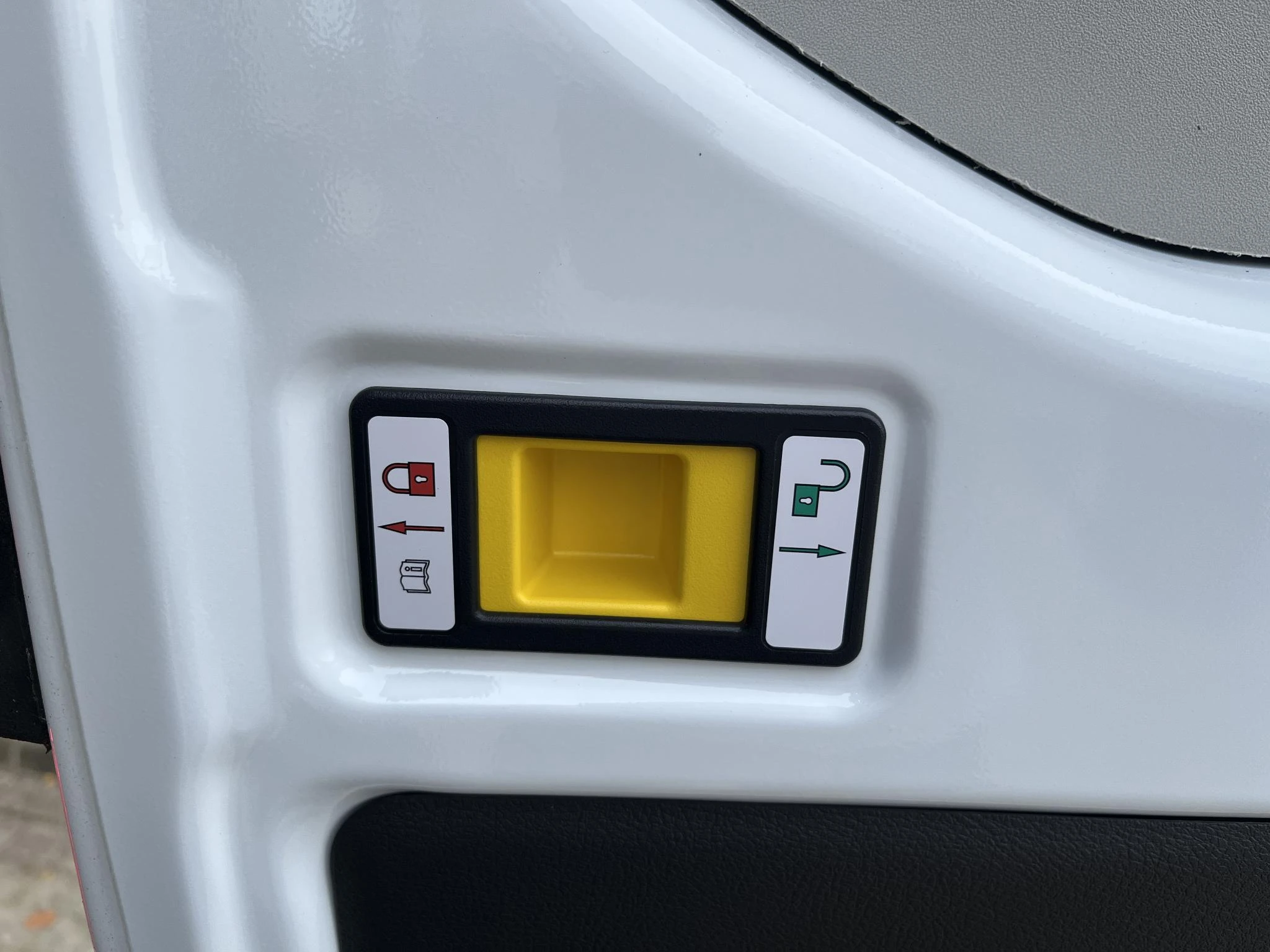 Ford-E-Transit-image-14