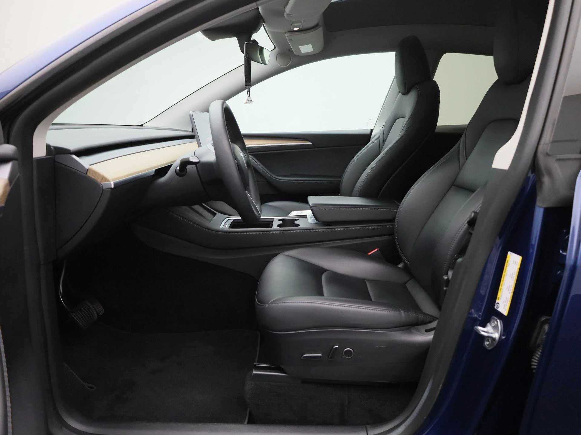 Tesla-Model Y-image-8