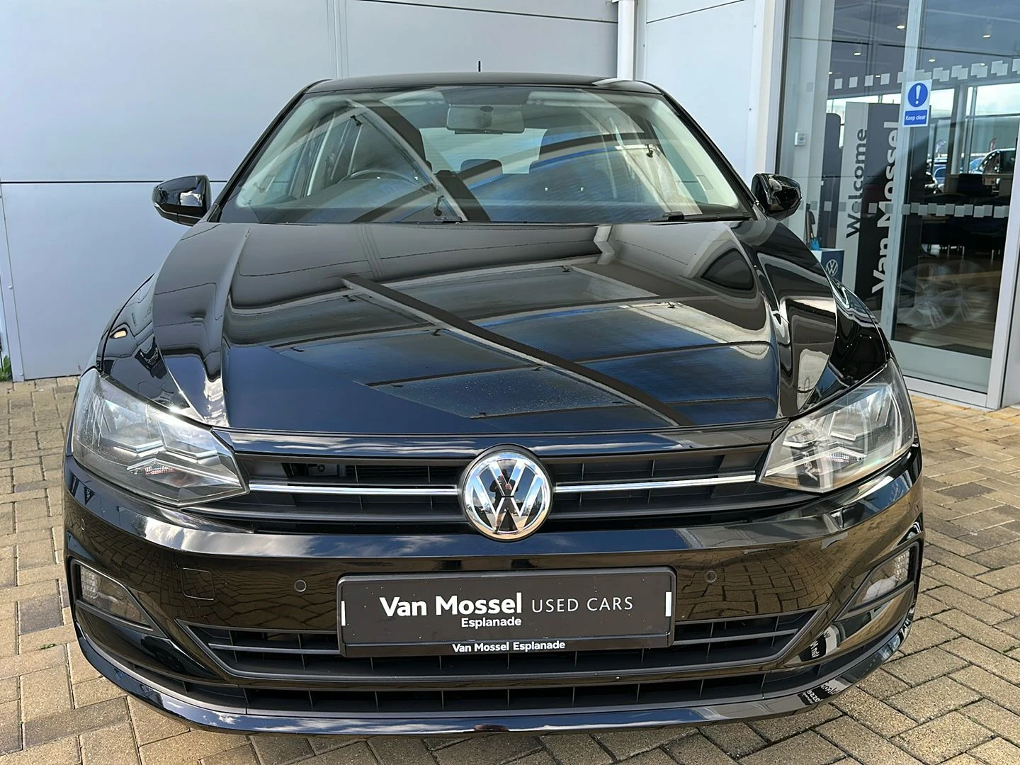 Volkswagen-Polo-image-4