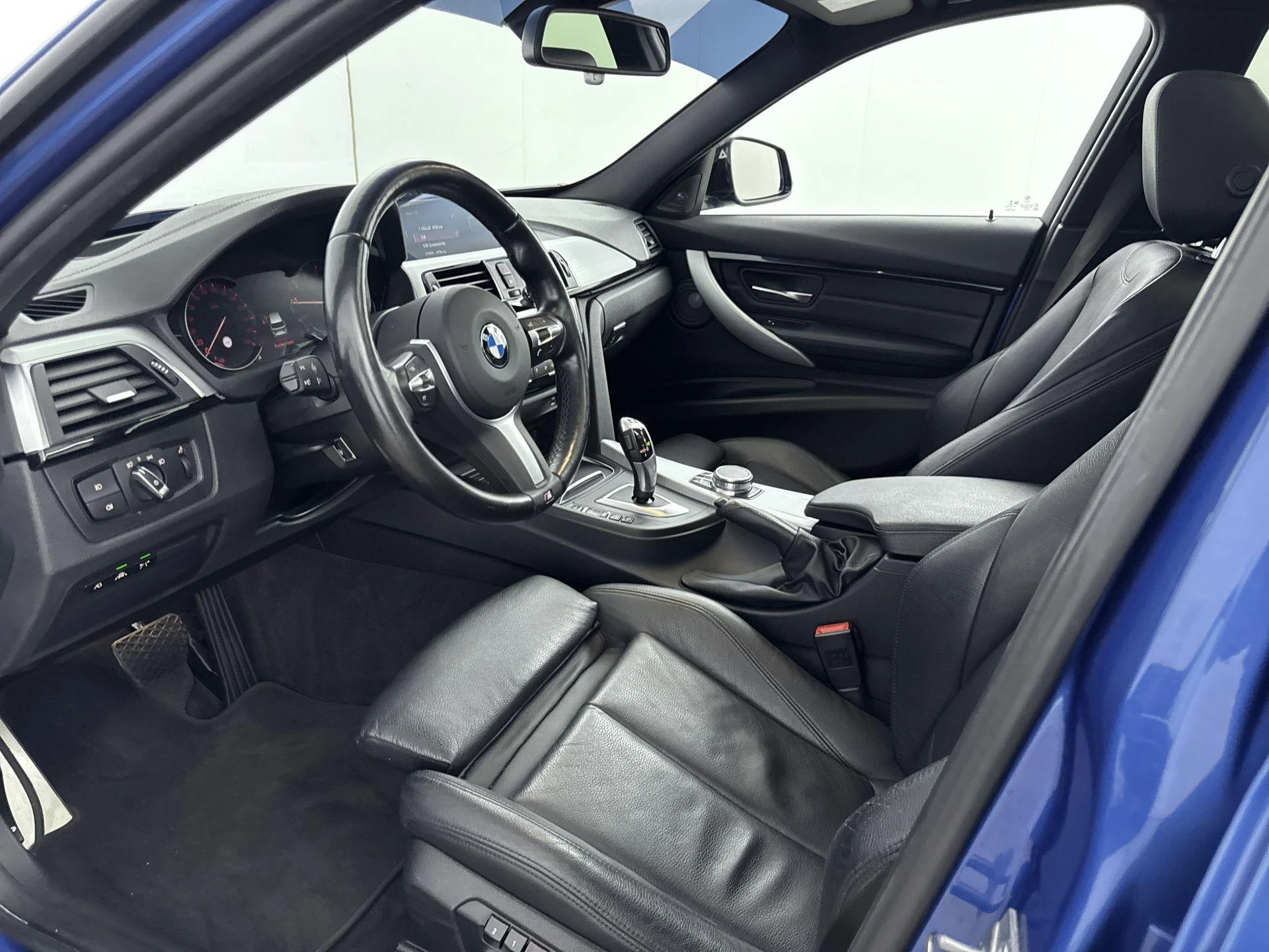 BMW-3 Serie-image-15