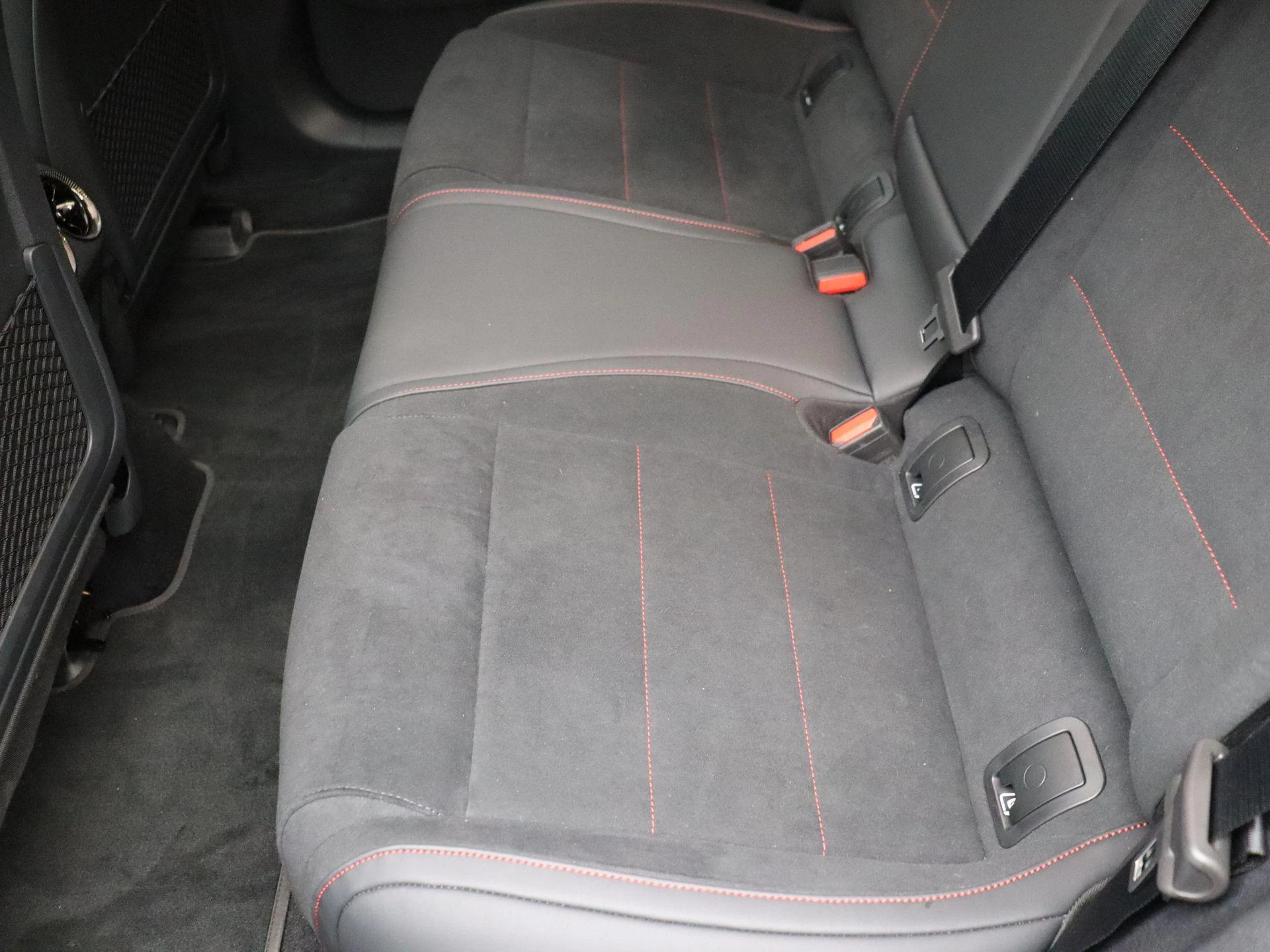 Mercedes-Benz-CLA-image-16