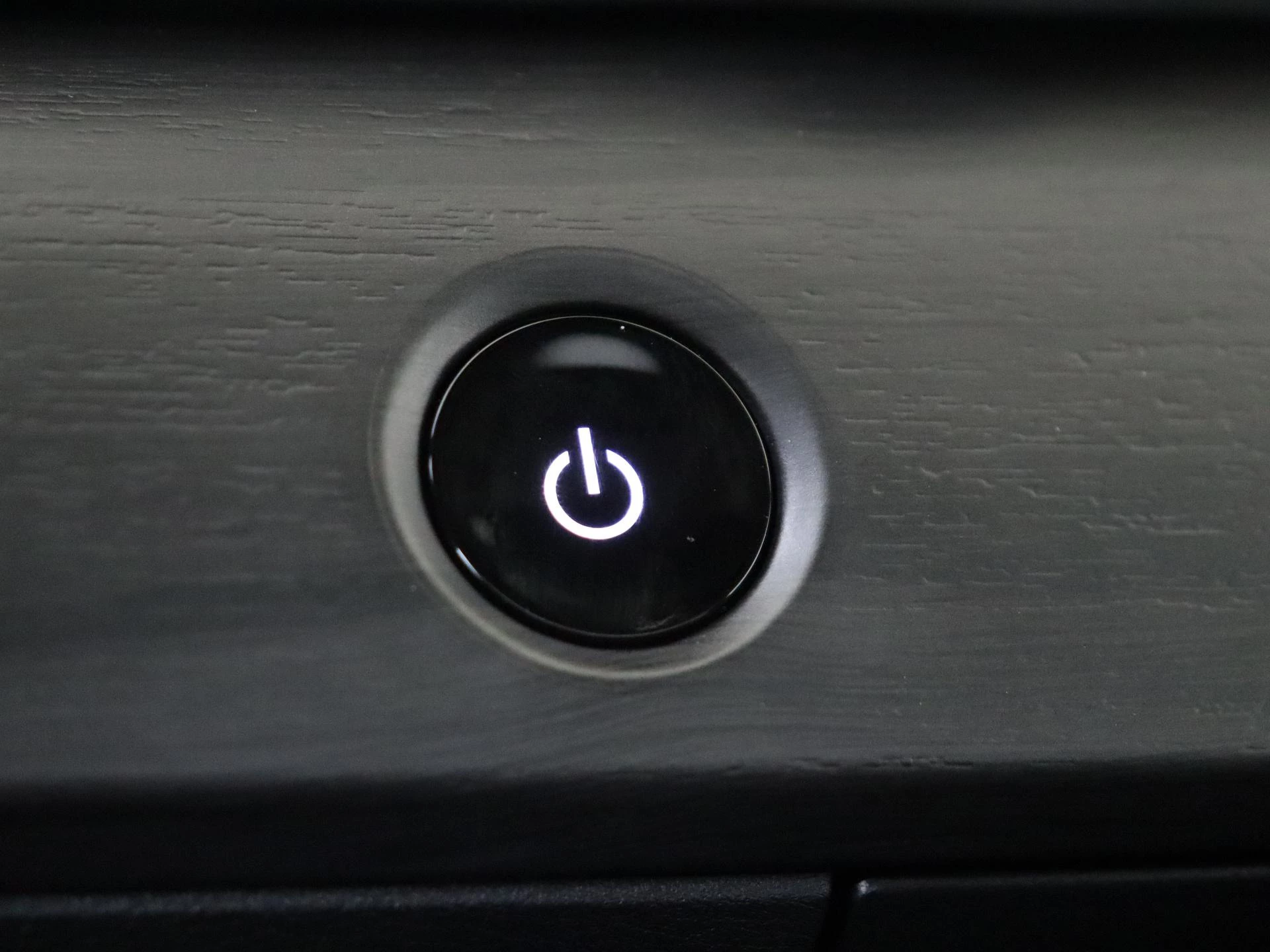 Nissan ARIYA 63kWh Batterij 217 1AT Evolve + 20" lichtmetalen velgen + 22 kW ingebouwde lader