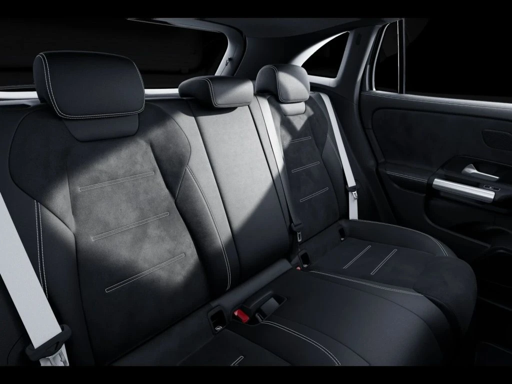 Mercedes-Benz-GLA 200 d-image-11