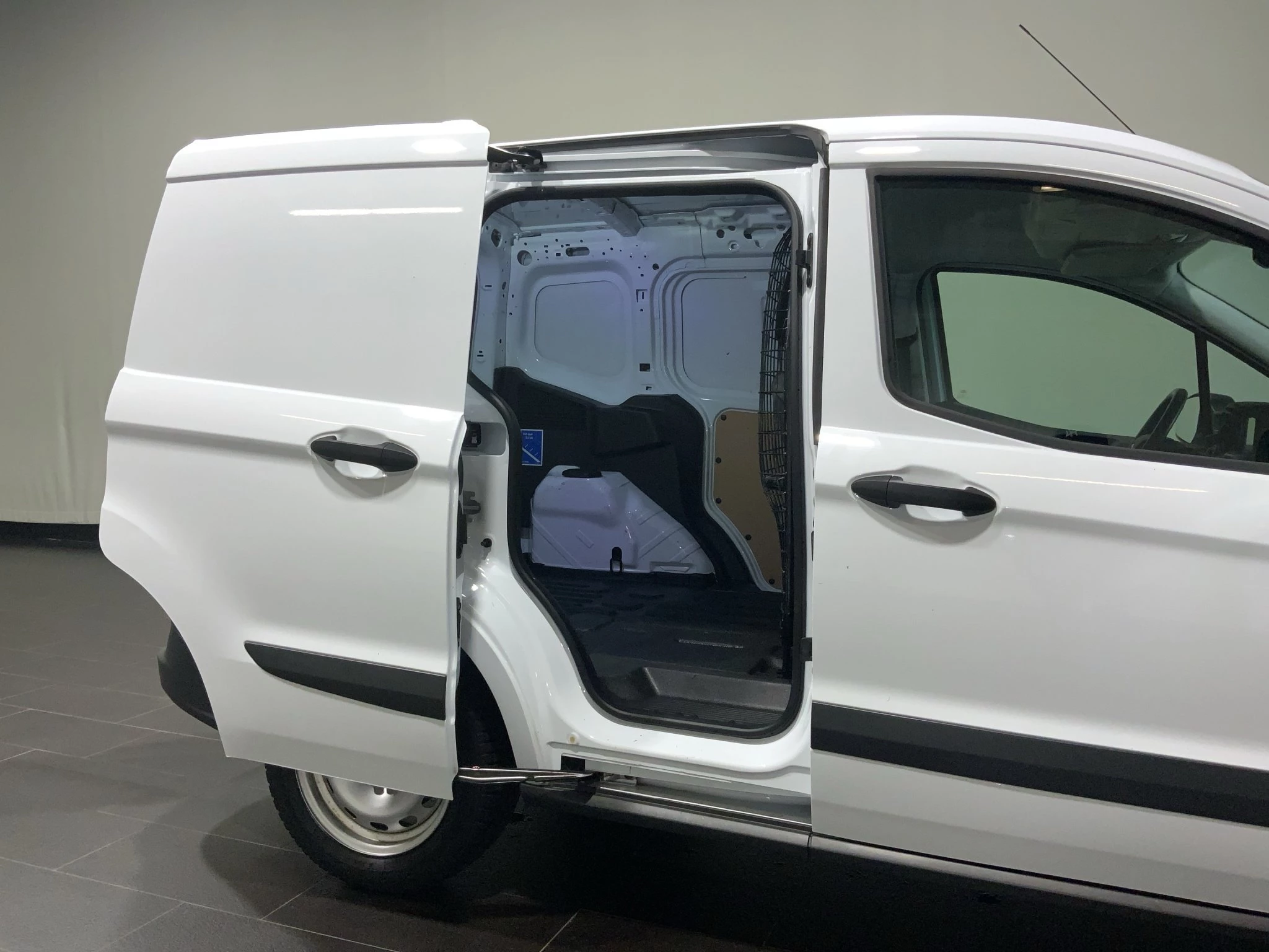 Ford-Transit Courier-image-16