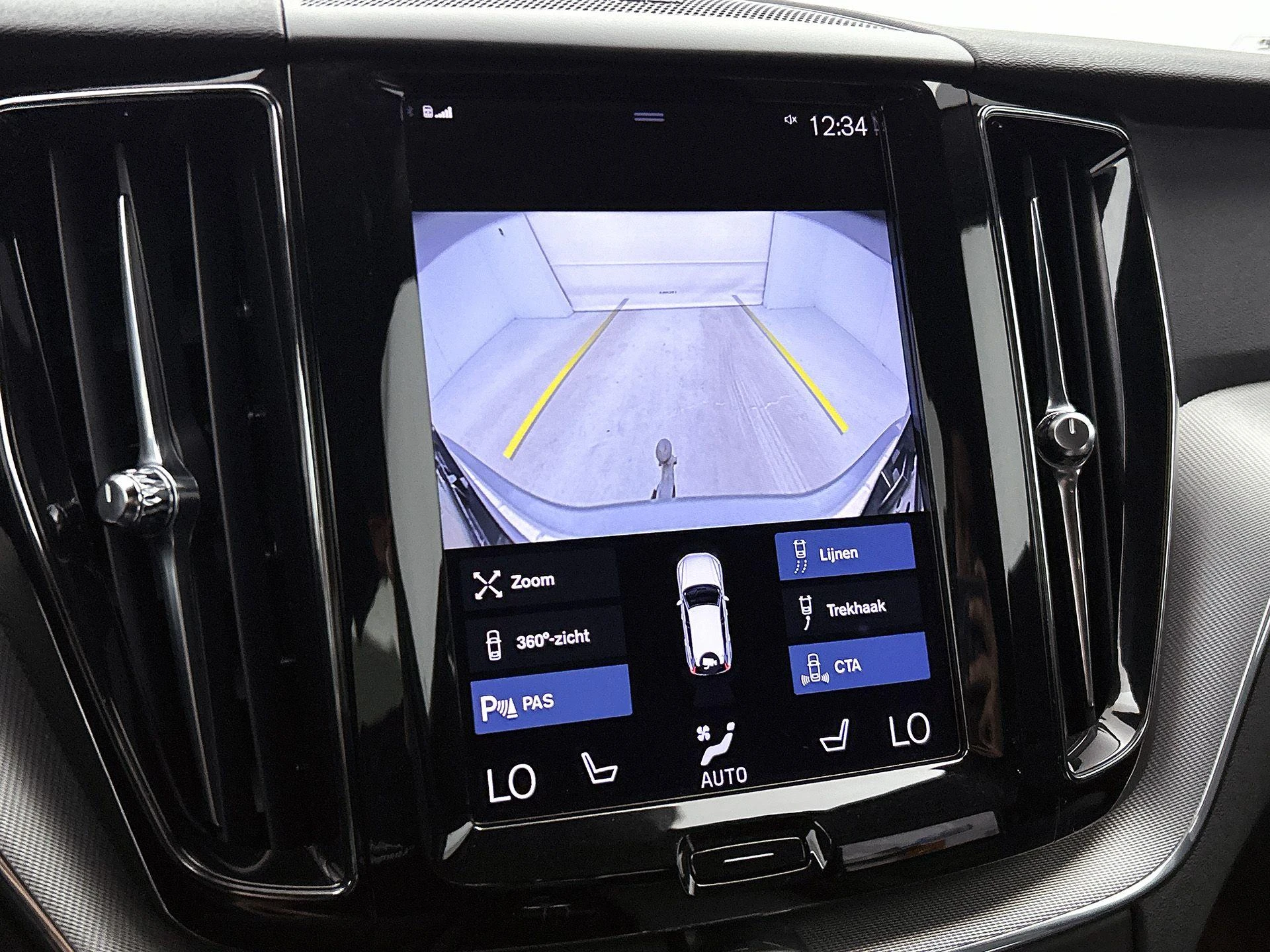 Volvo XC60 2.0 B5 R-Design