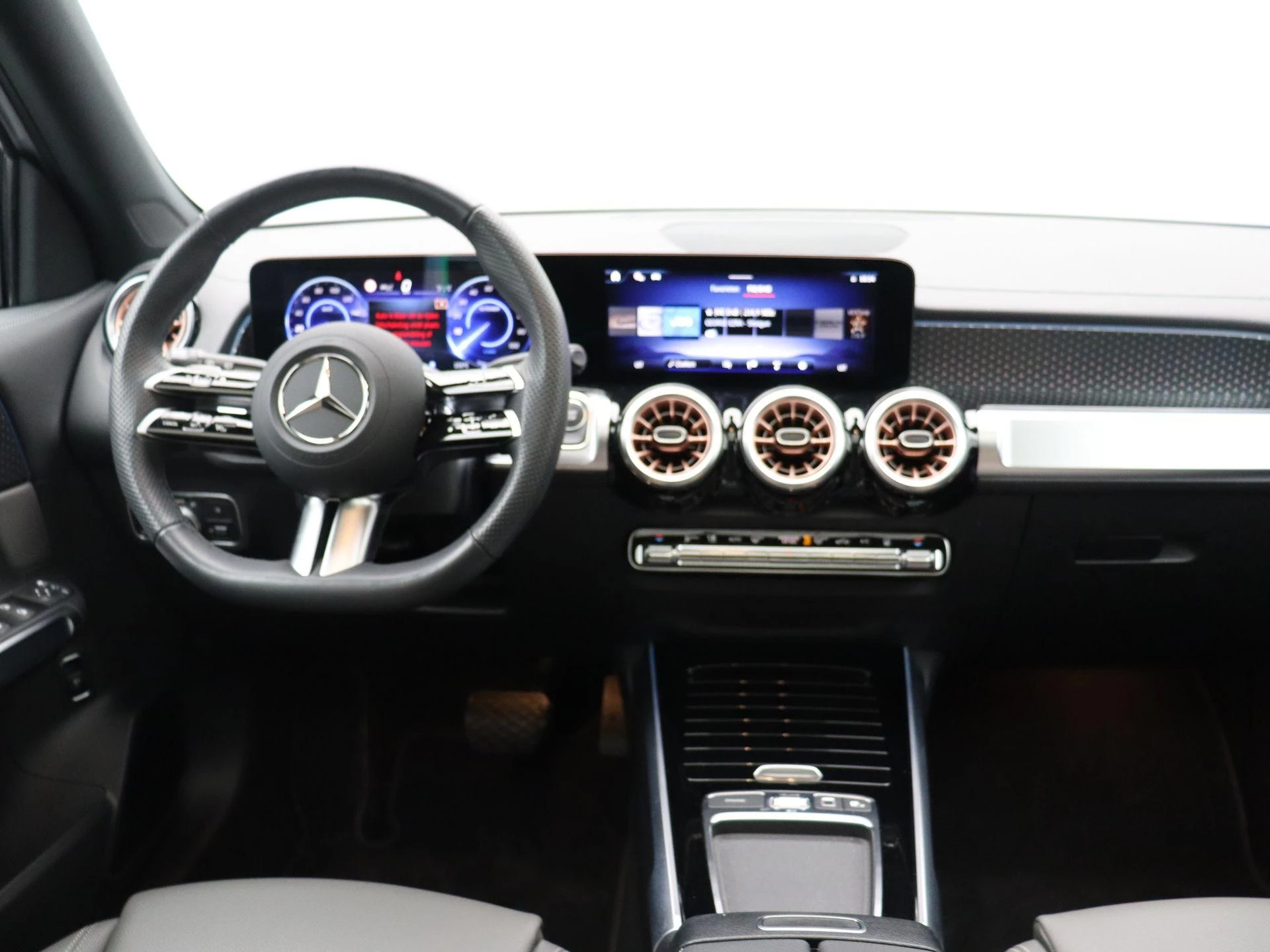 Mercedes-Benz-EQB-image-14