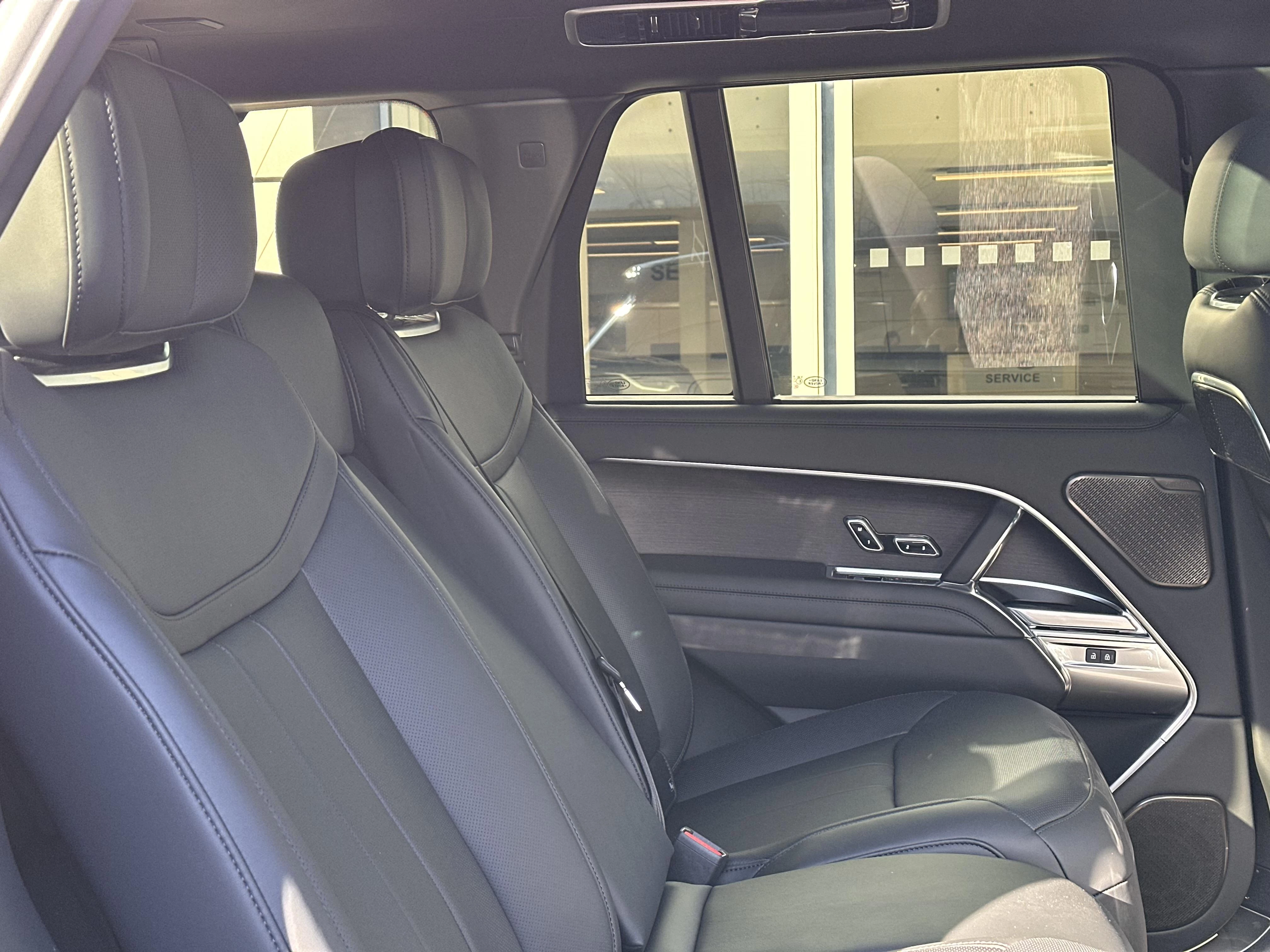 Land Rover-Range Rover-image-12