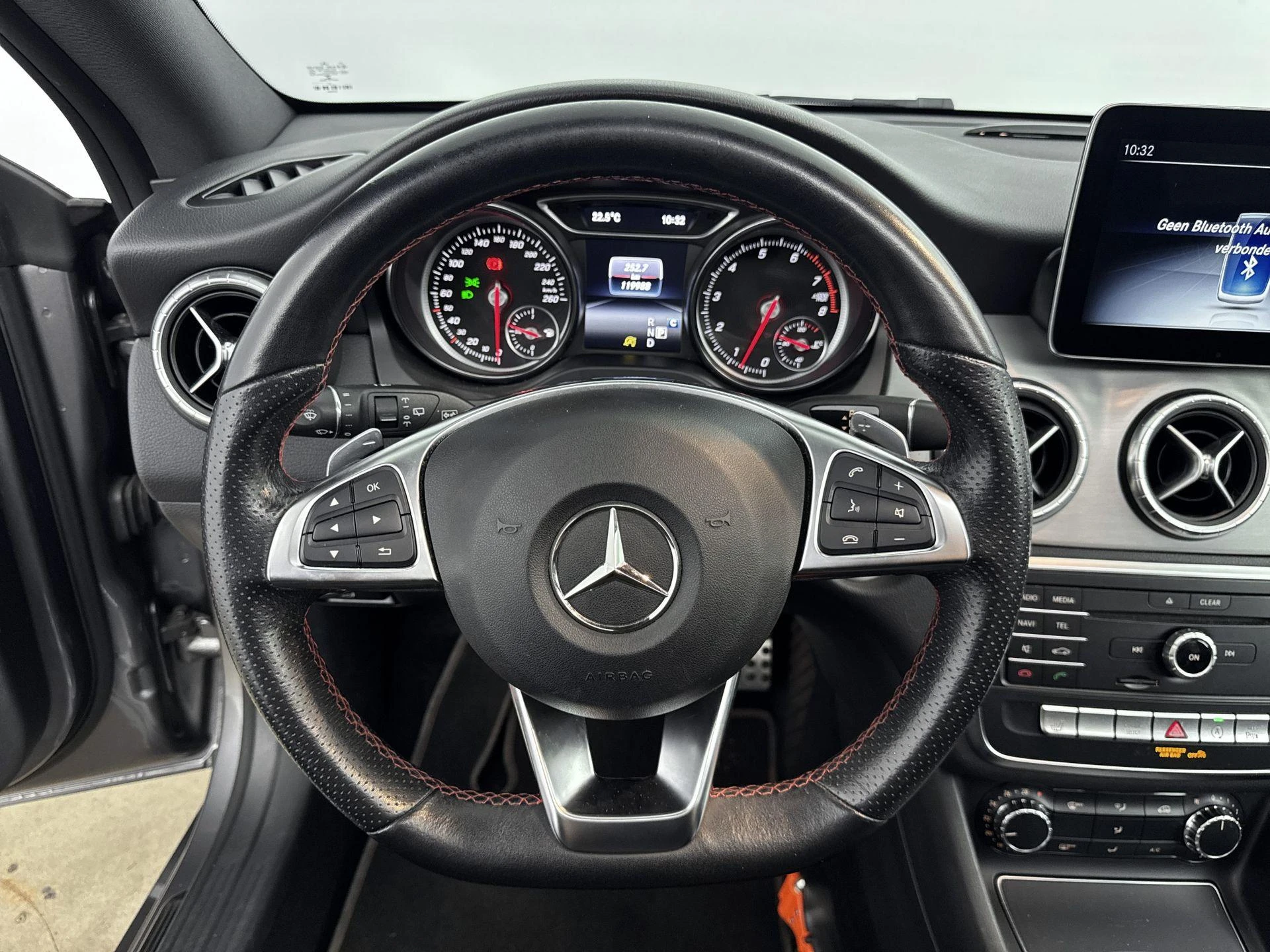 Mercedes-Benz-CLA-image-10