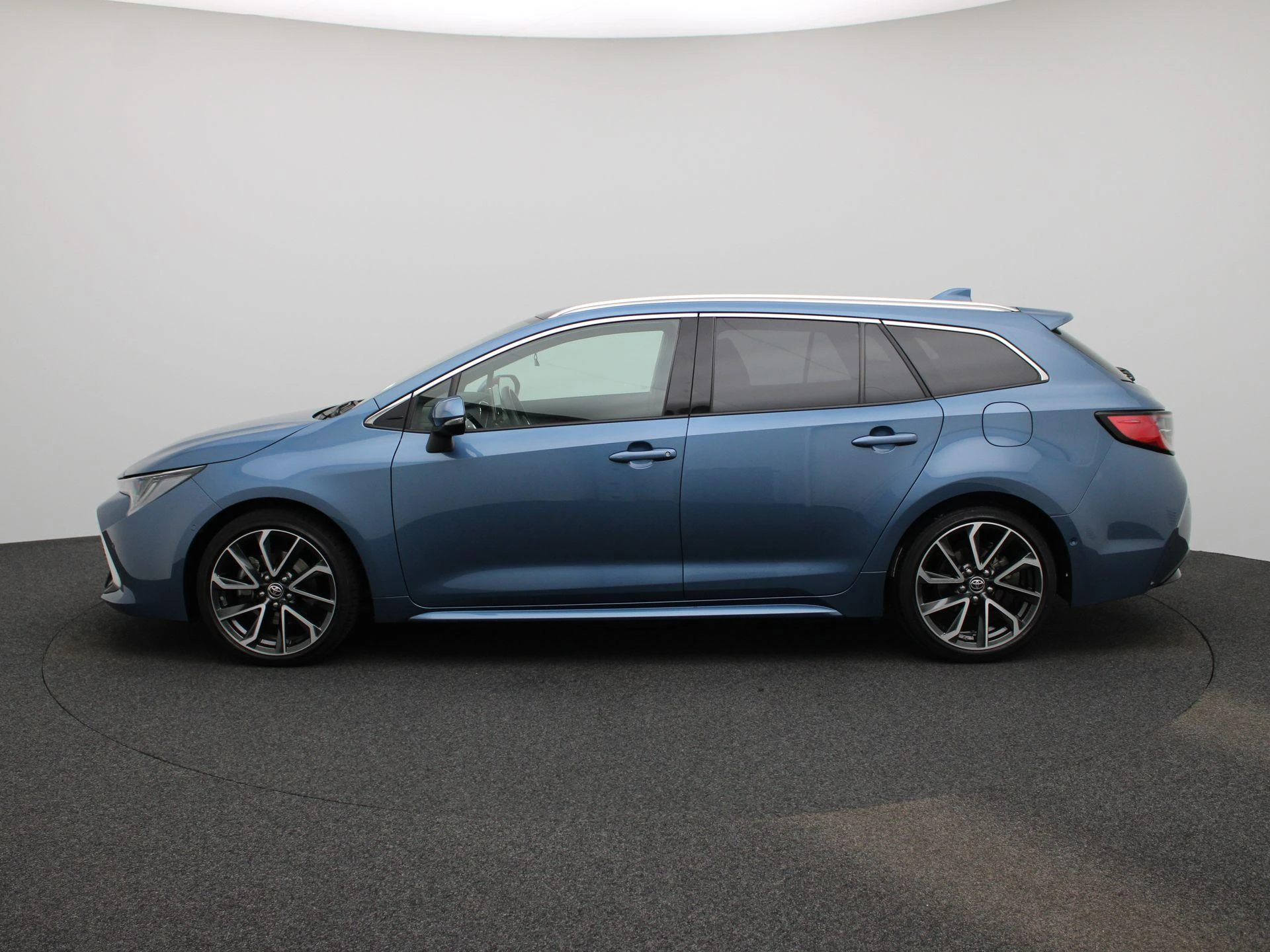 Toyota-Corolla Touring Sports-image-3