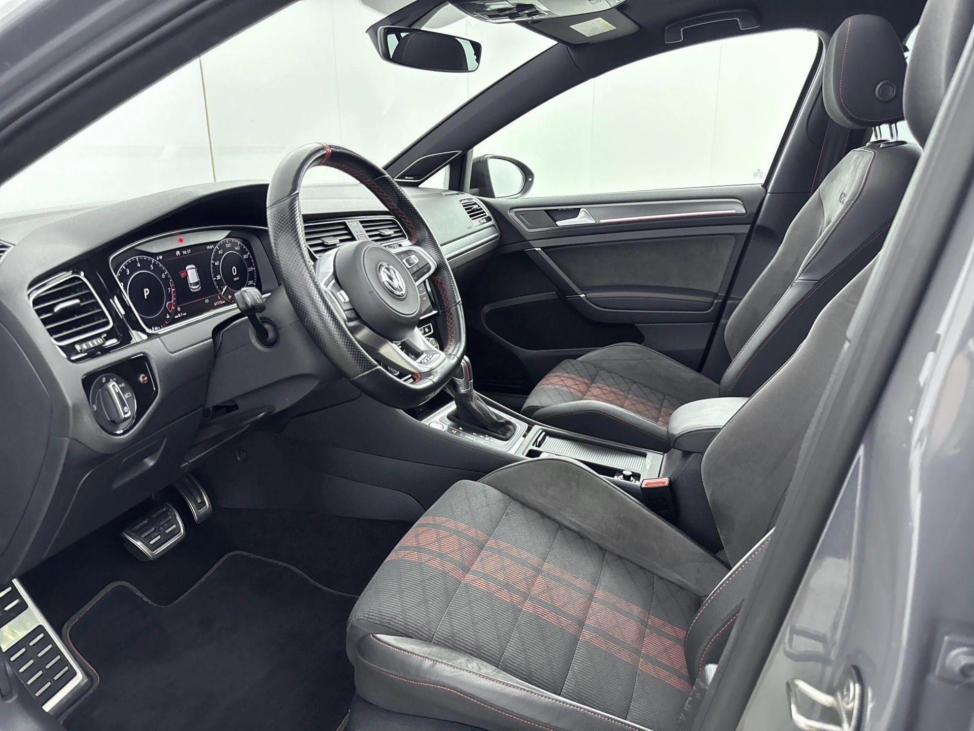 Volkswagen-Golf-image-7