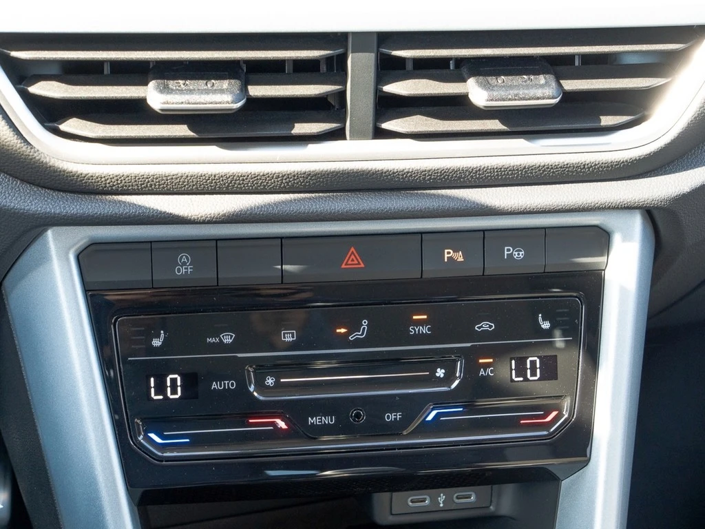 Volkswagen-T-Roc-image-12