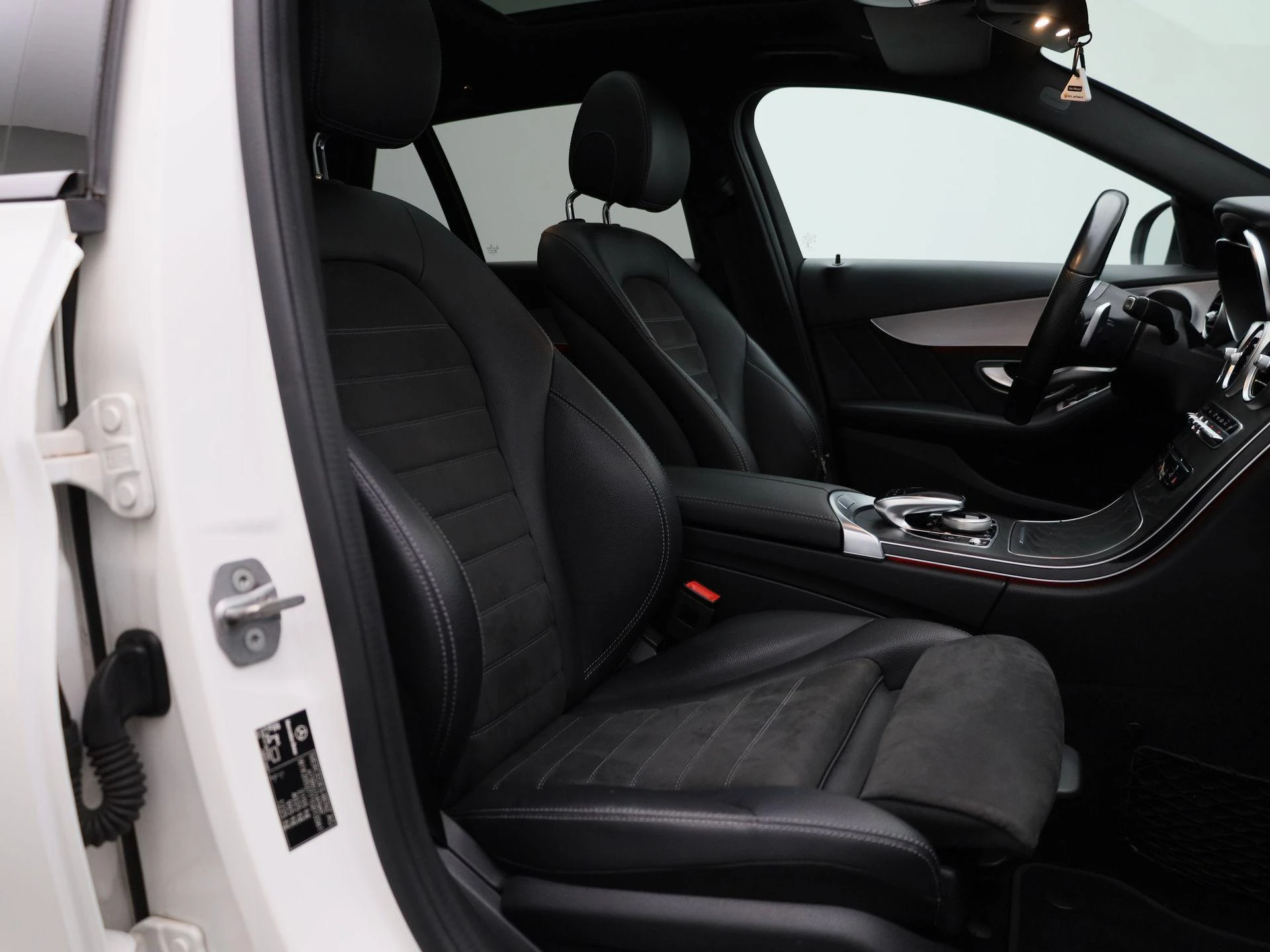 Mercedes-Benz-C-Klasse-image-35