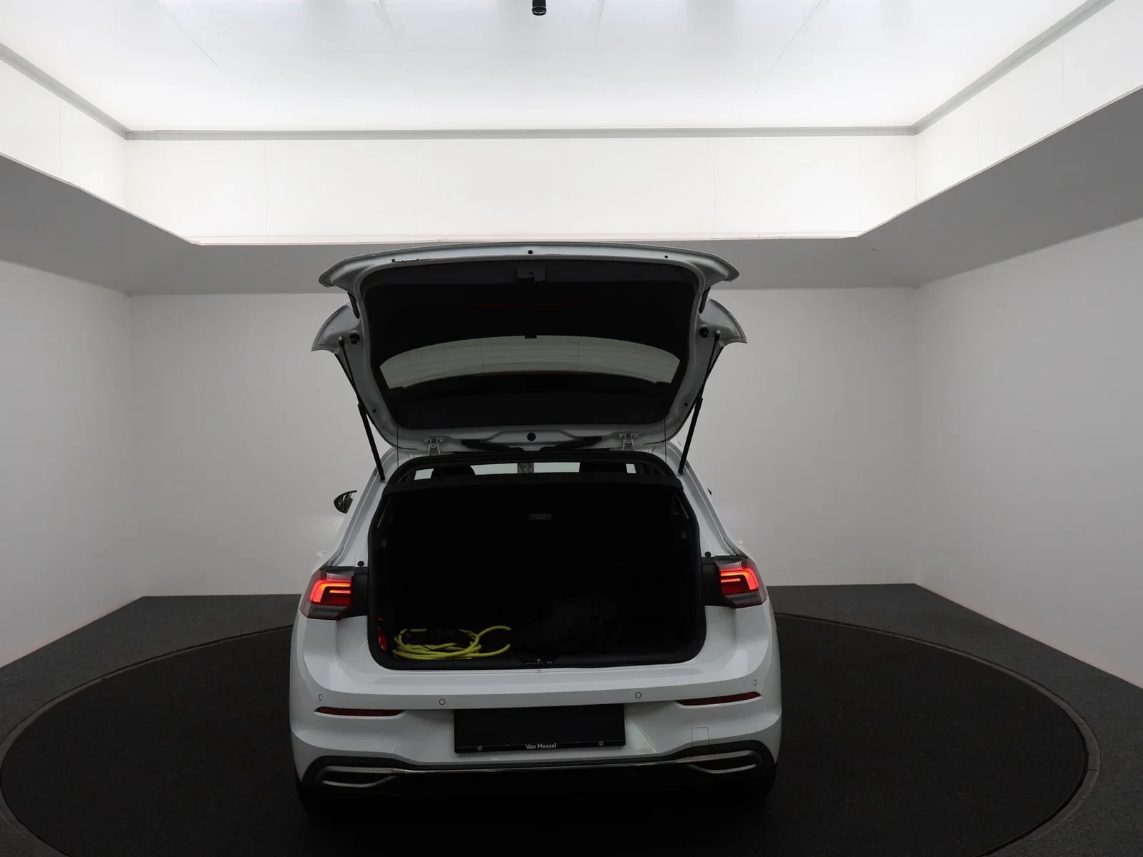 Volkswagen-Golf-image-9