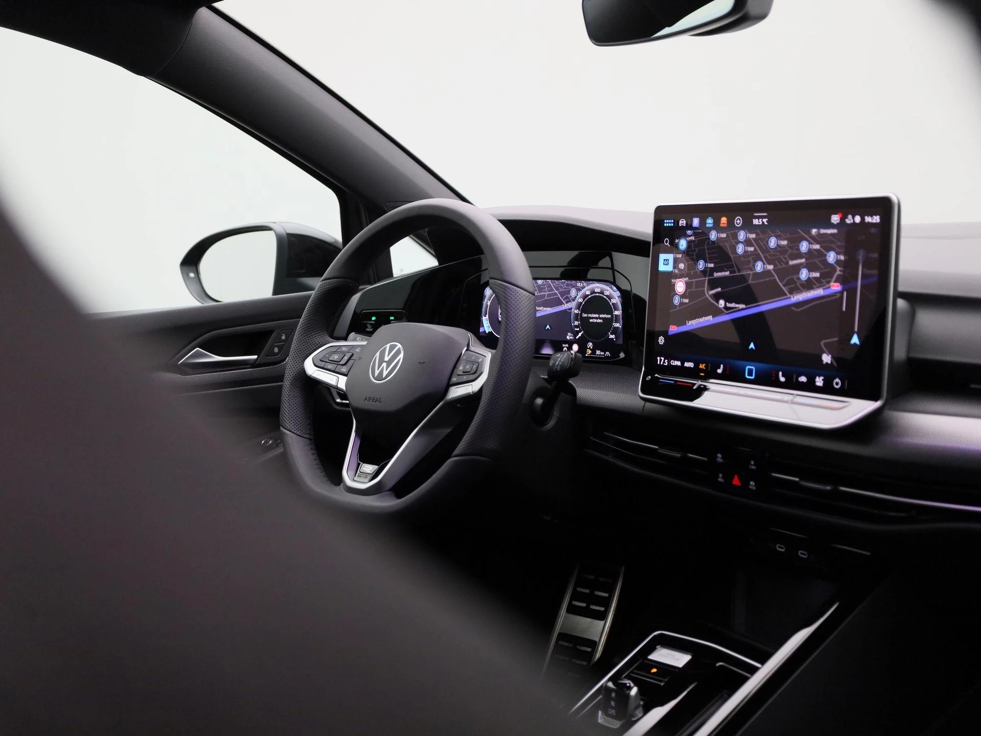 Volkswagen-Golf-image-43