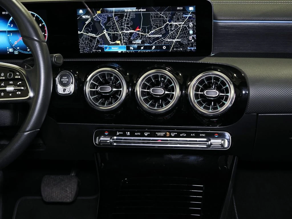 Mercedes-Benz-CLA 180-image-11