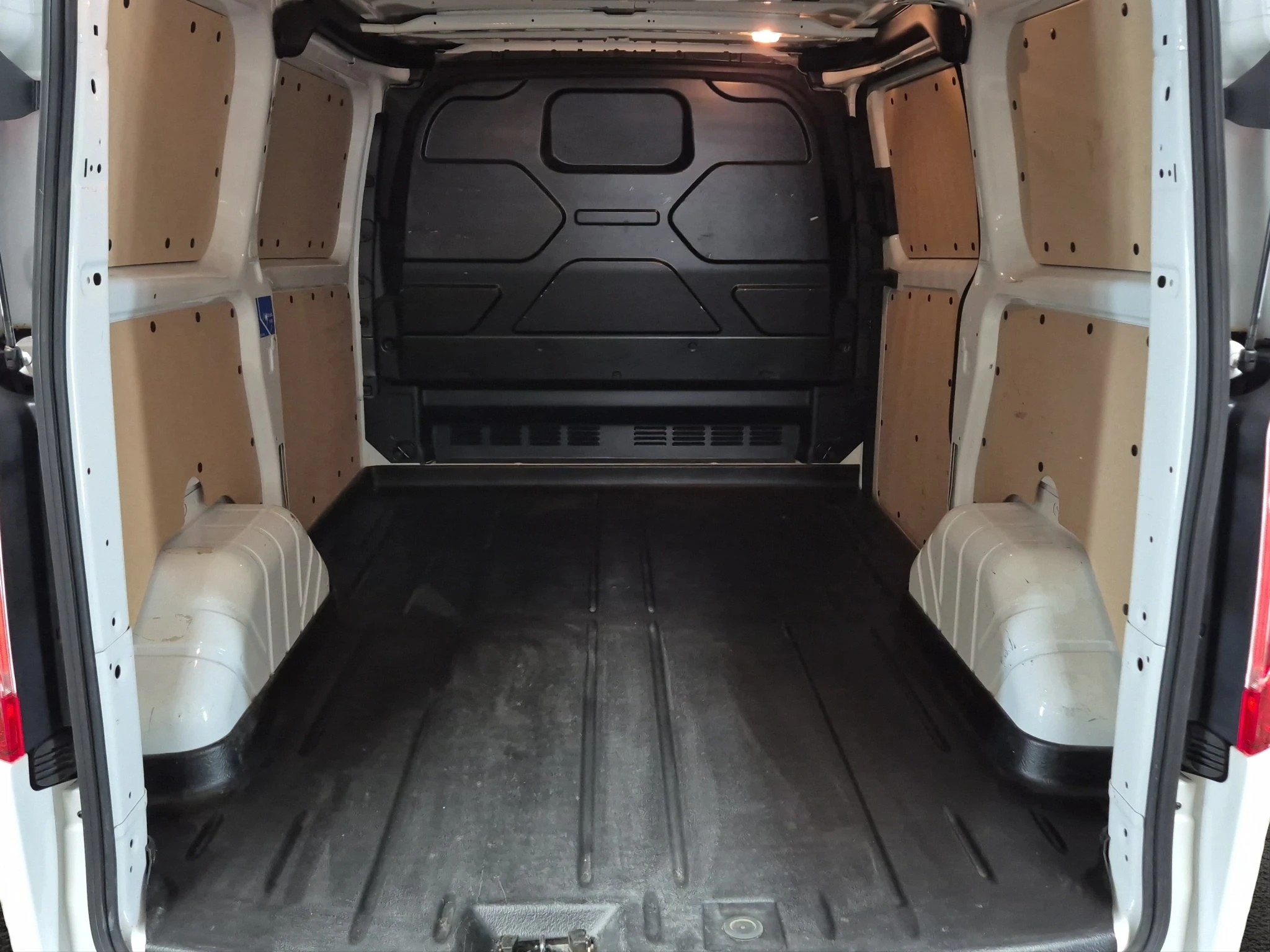 Ford-Transit Custom-image-16