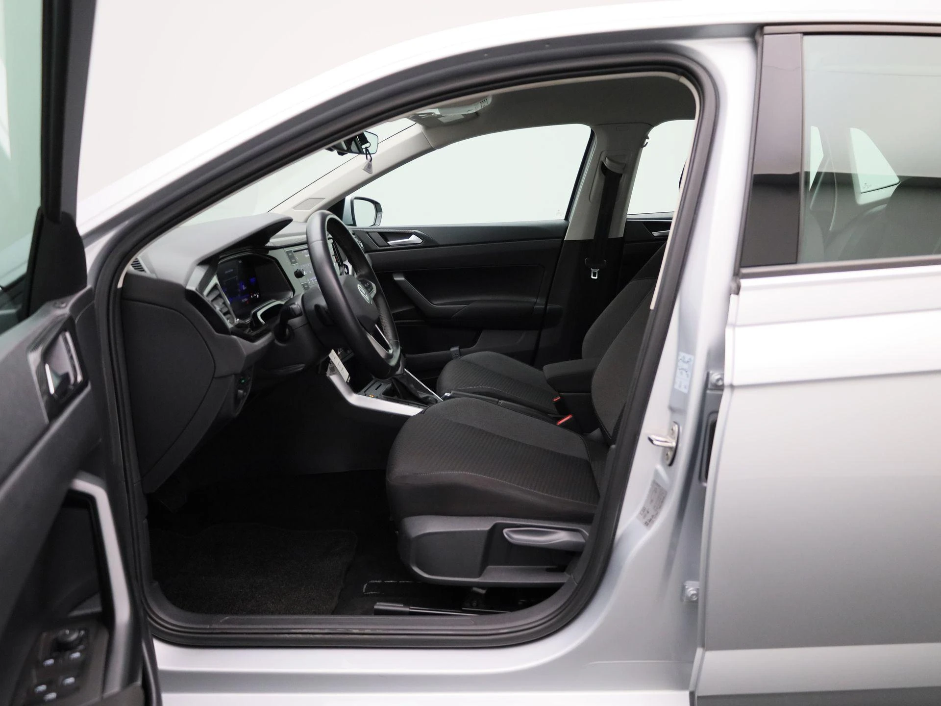 Volkswagen-Polo-image-8