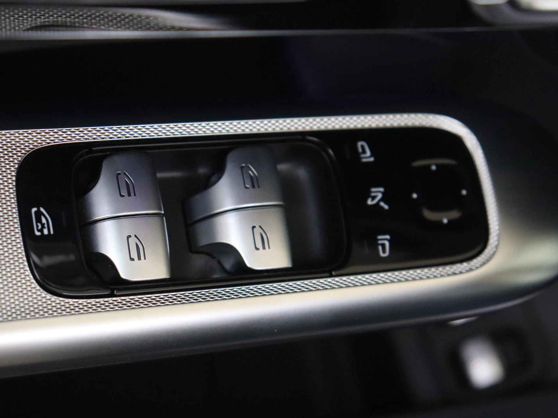 Mercedes-Benz-GLC-image-24