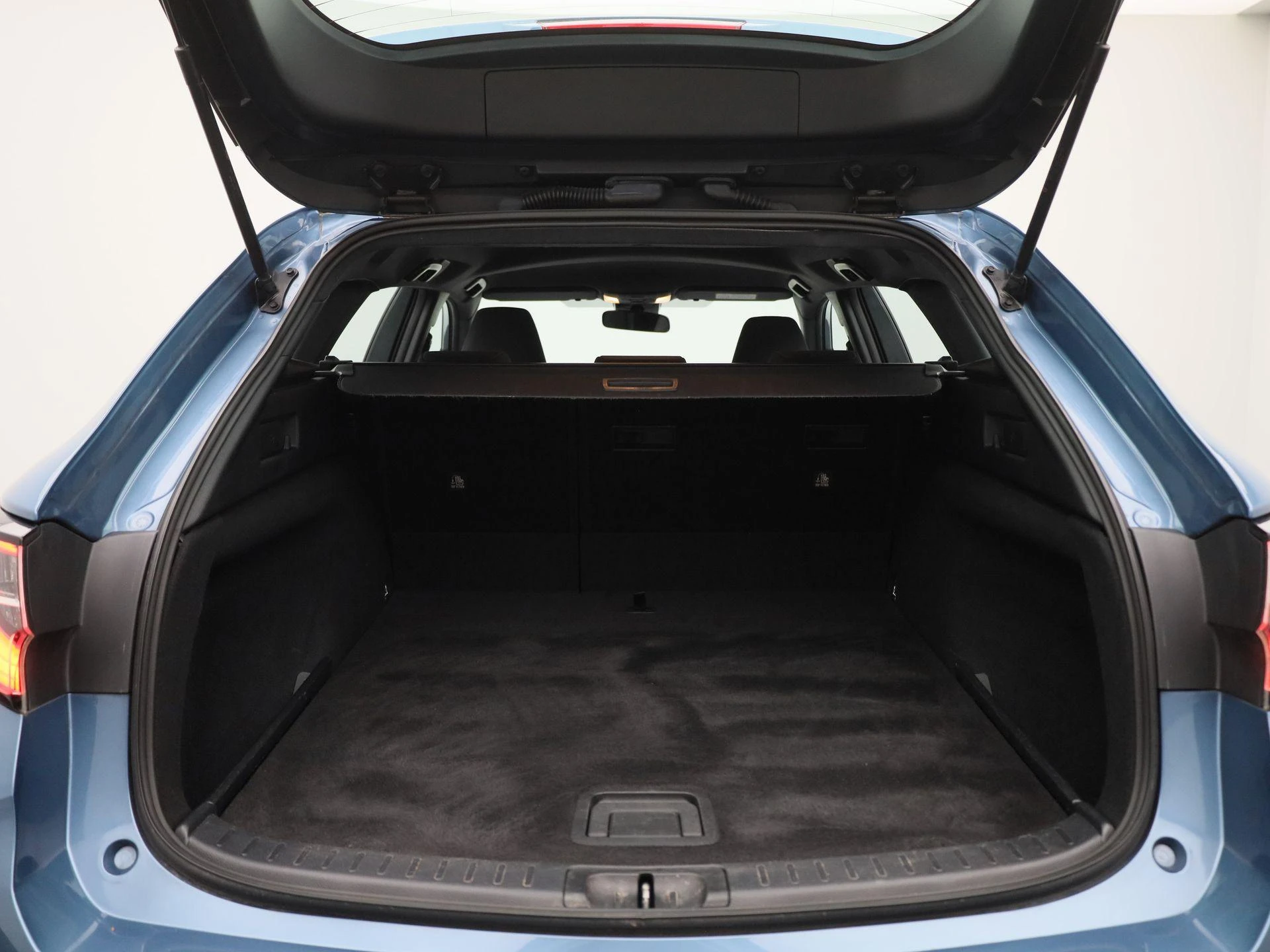 Toyota-Corolla Touring Sports-image-14