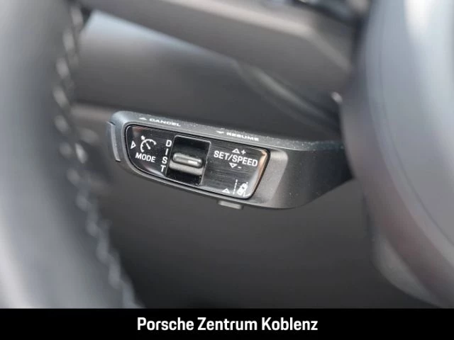Porsche Macan 4 -