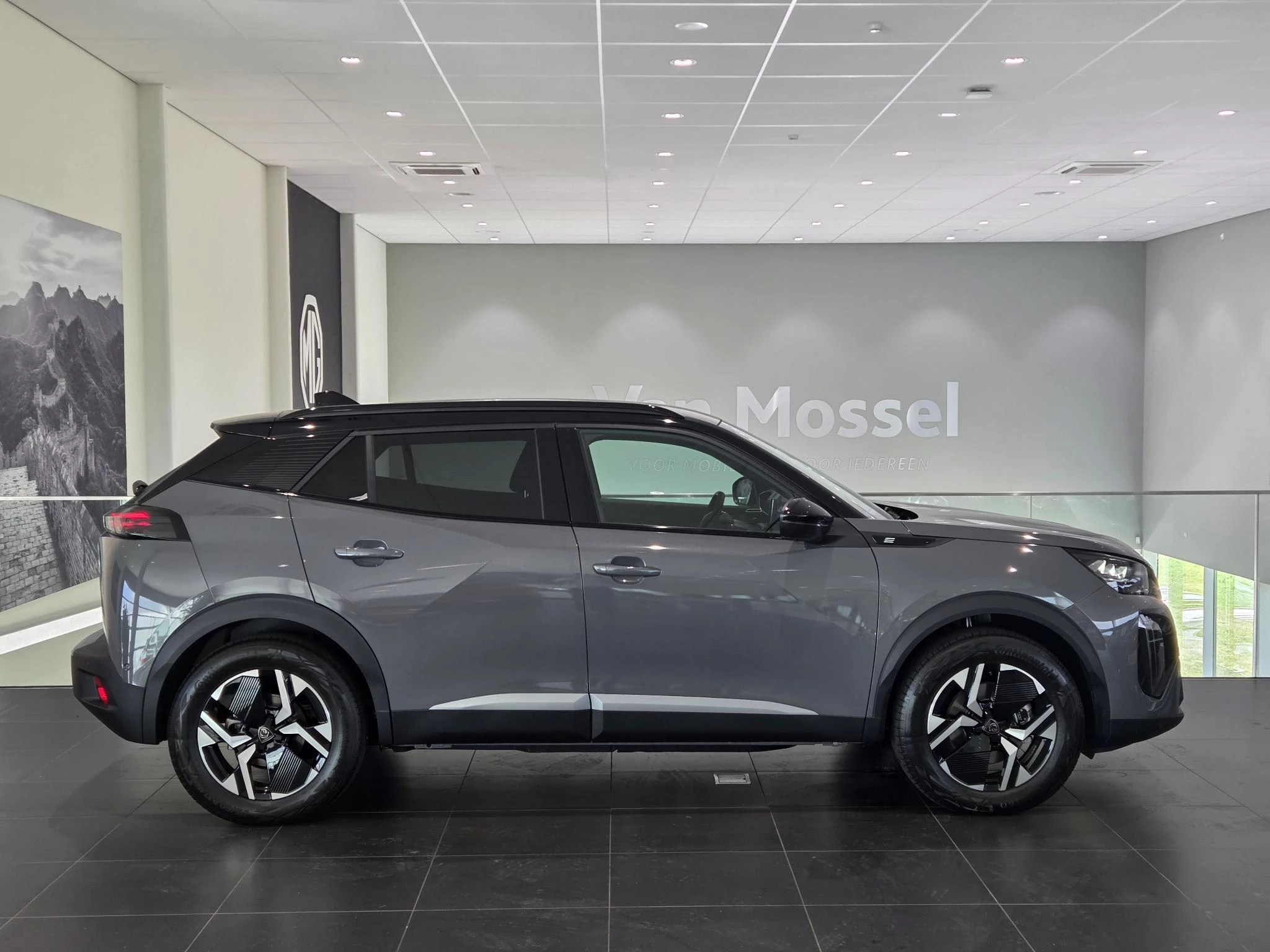 Peugeot e-2008 EV GT 54 kWh