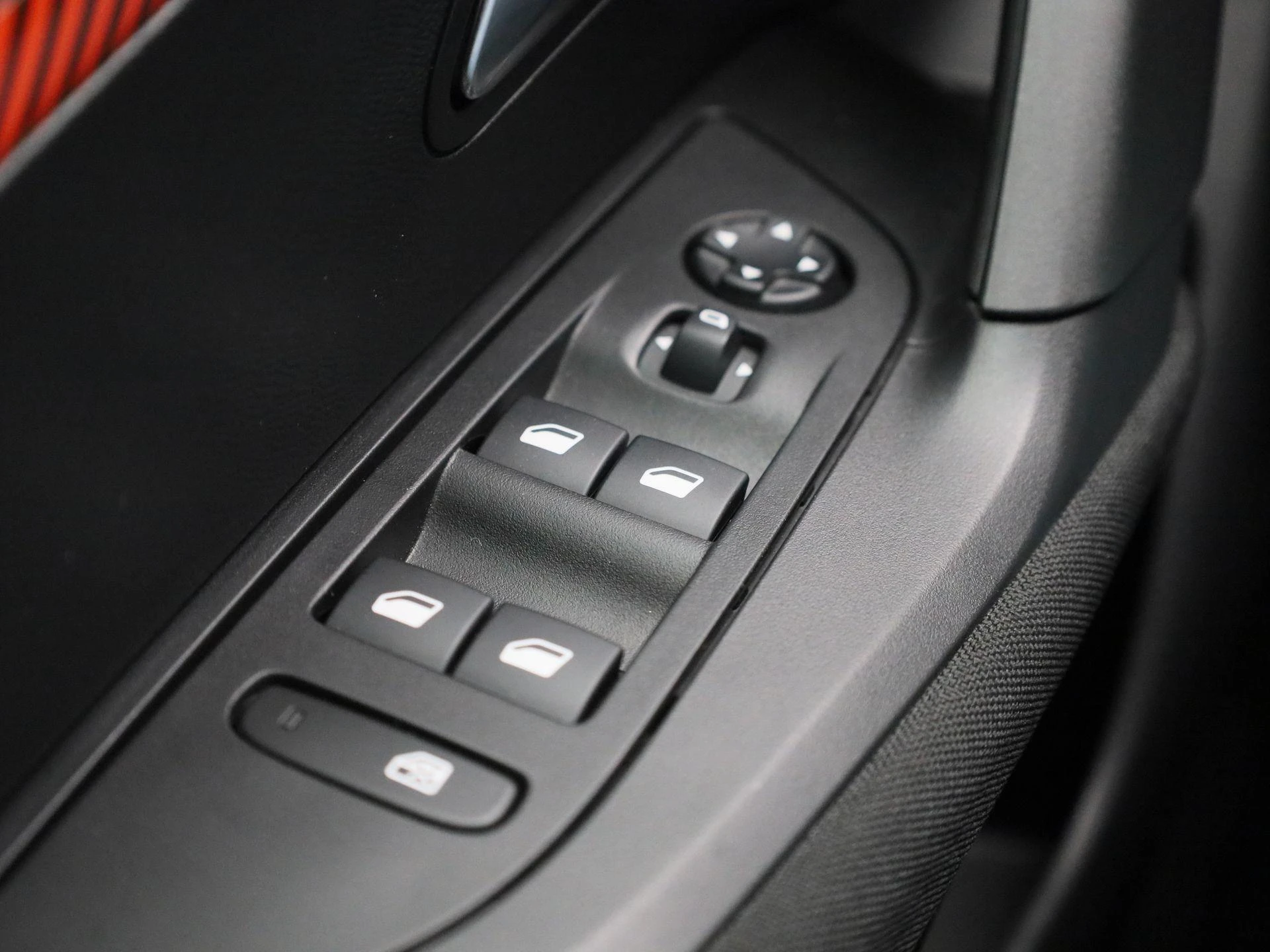 Peugeot-e-2008-image-29