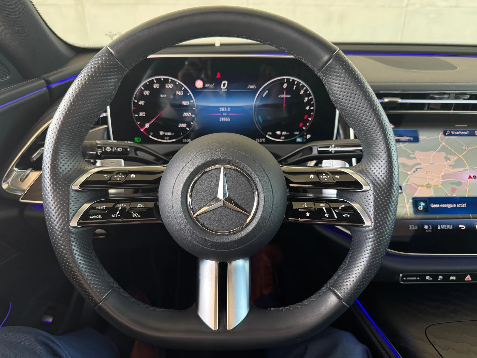 Mercedes-Benz-E-Klasse-image-13