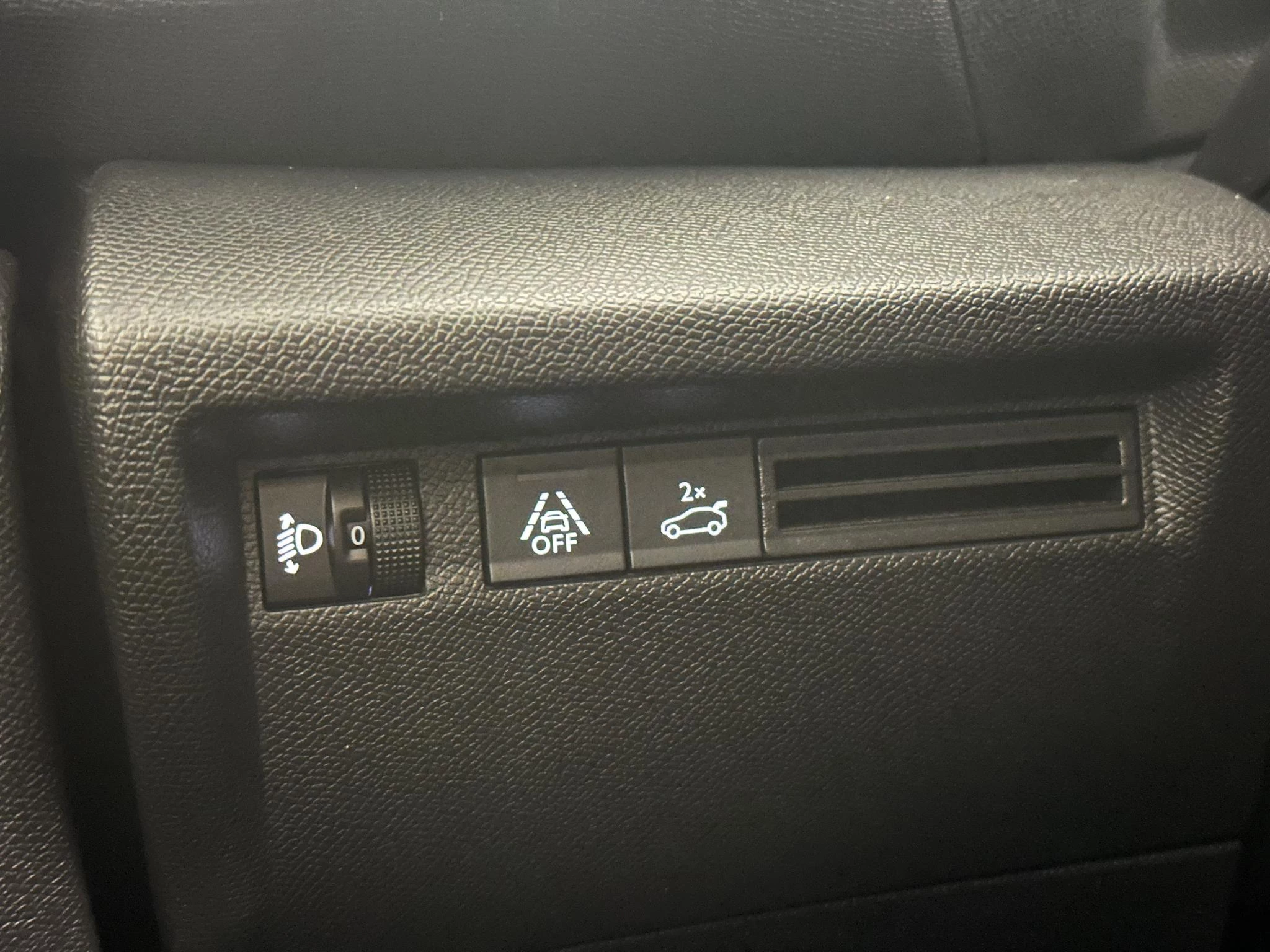 Citroën-C4 X-image-23