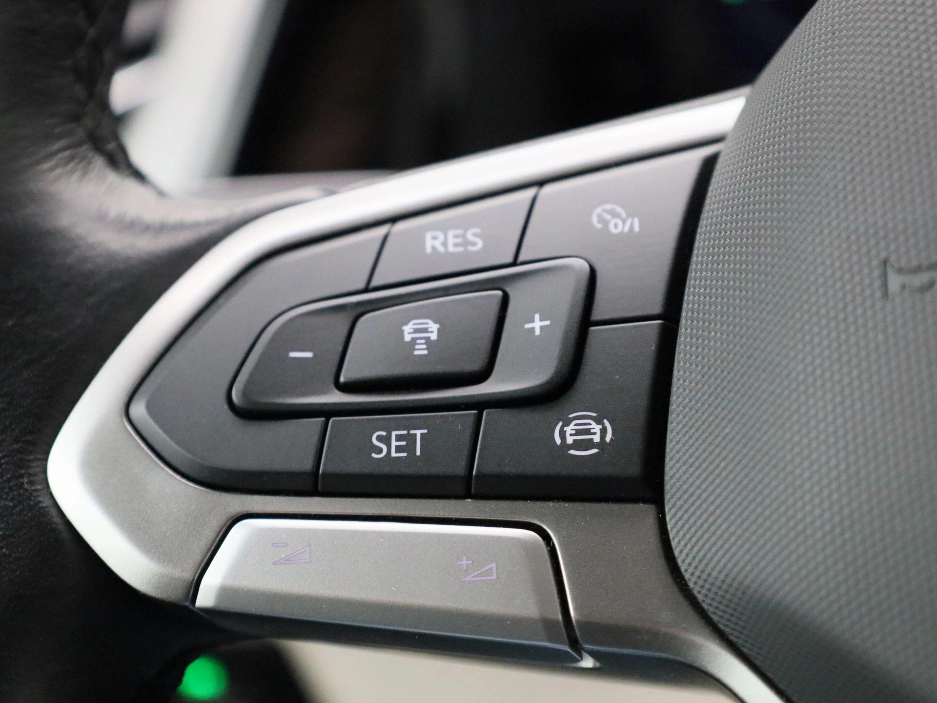 Volkswagen-Multivan-image-19