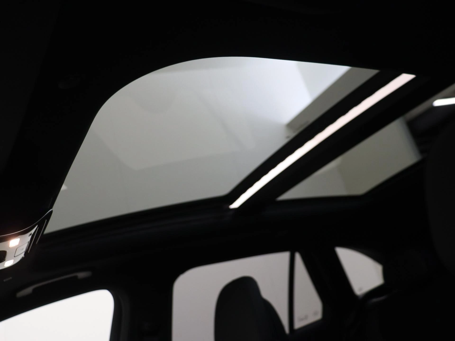 Mercedes-Benz-GLC-image-26