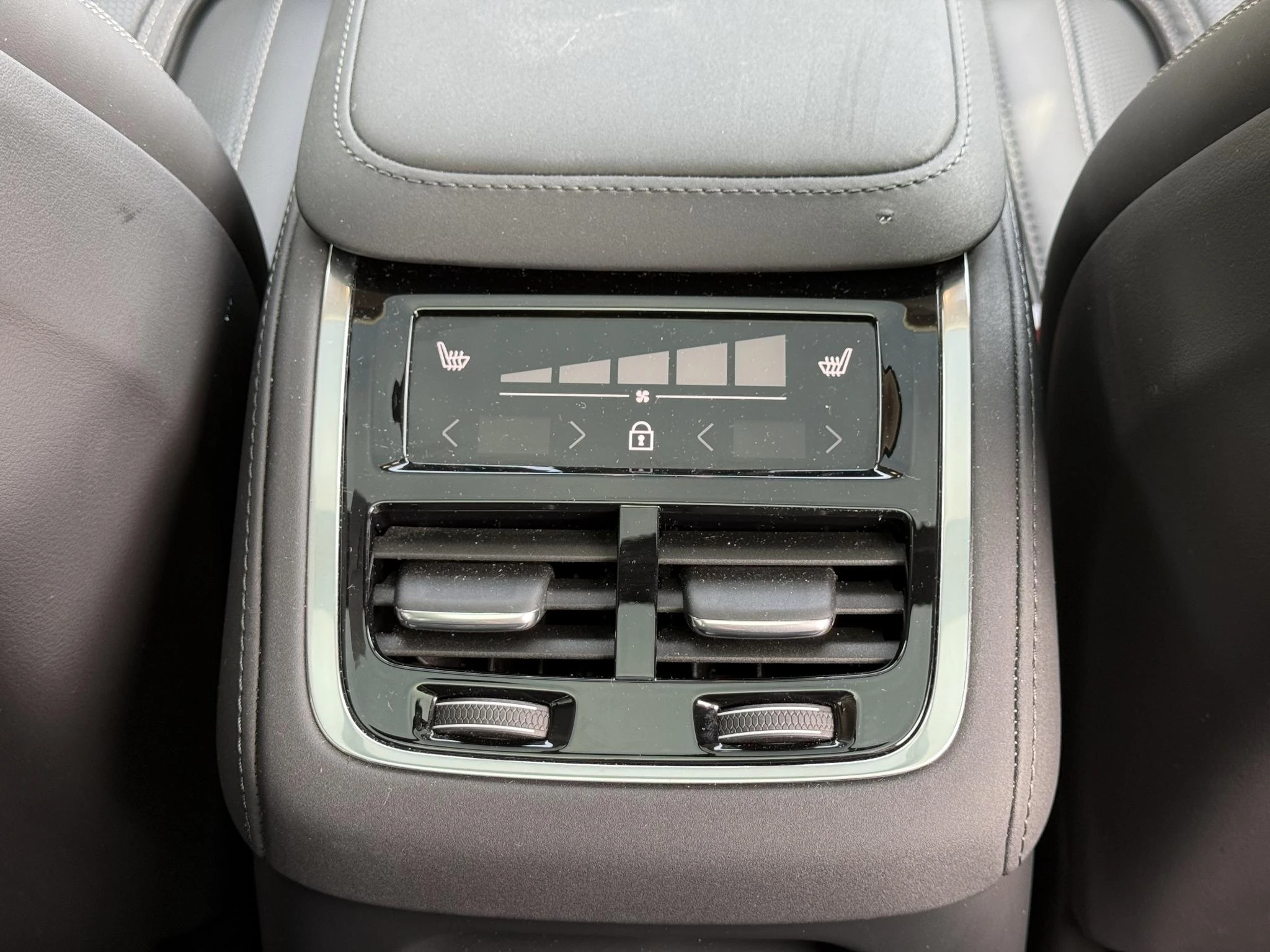 Volvo-XC90-image-14