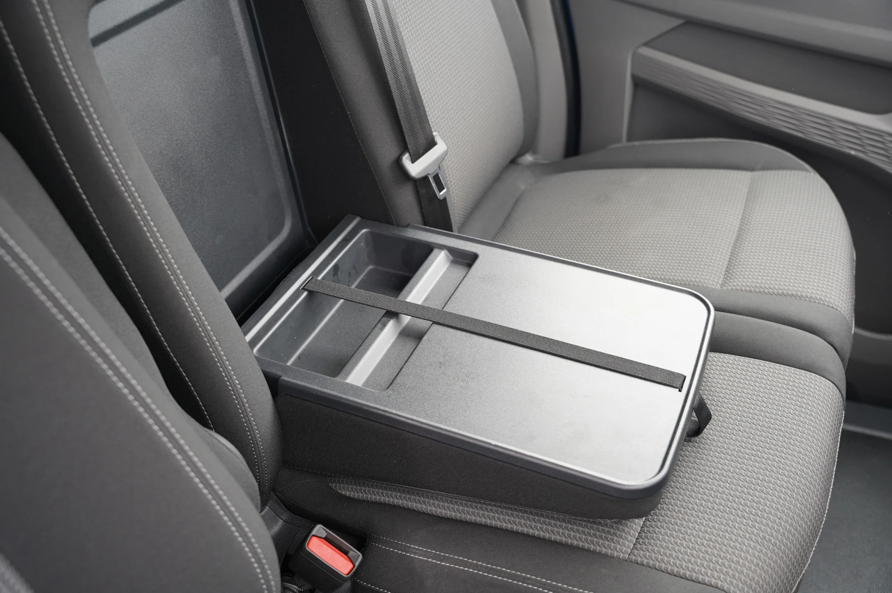 Volkswagen-Transporter-image-9