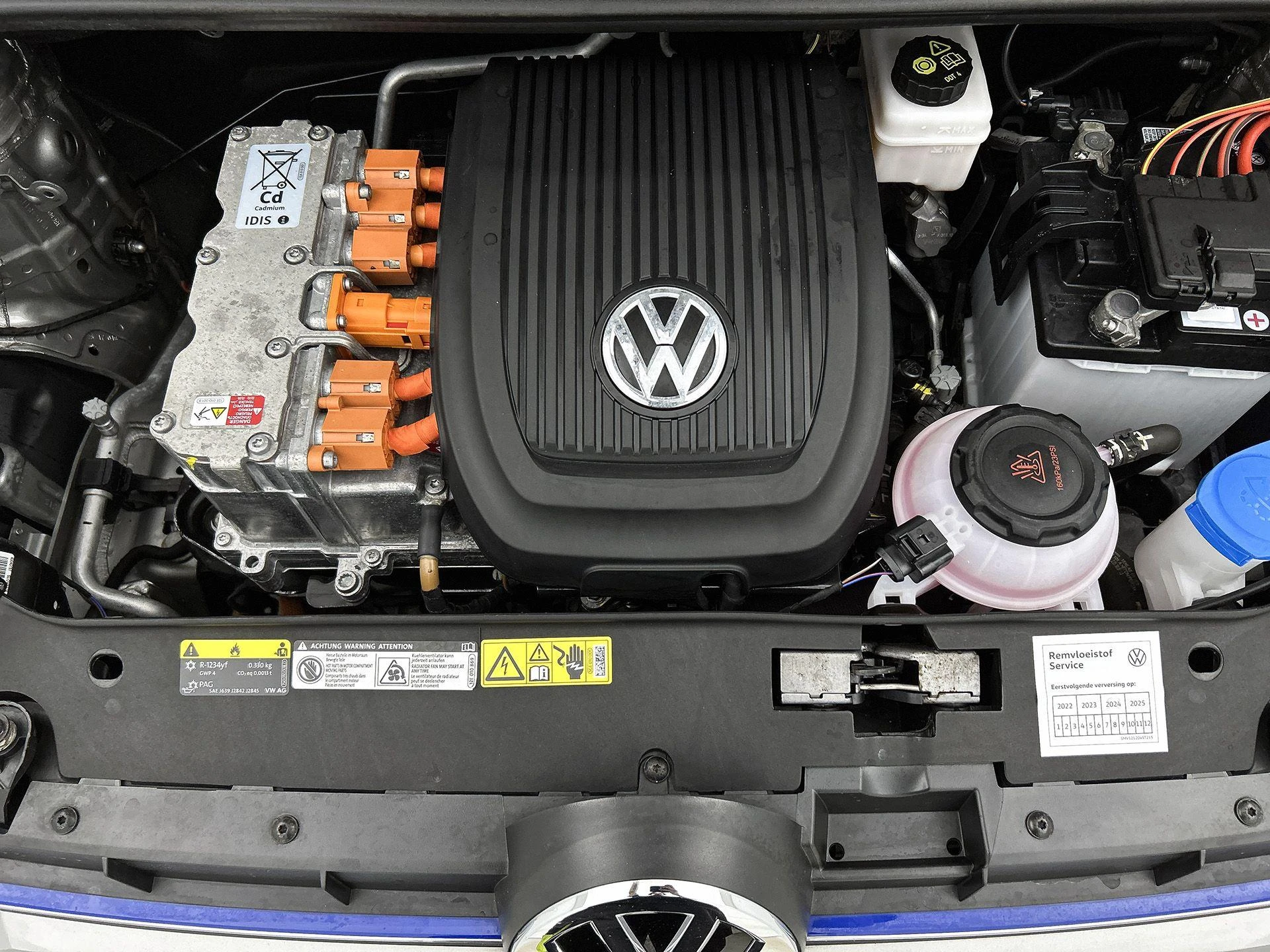 Volkswagen-e-up!-image-27
