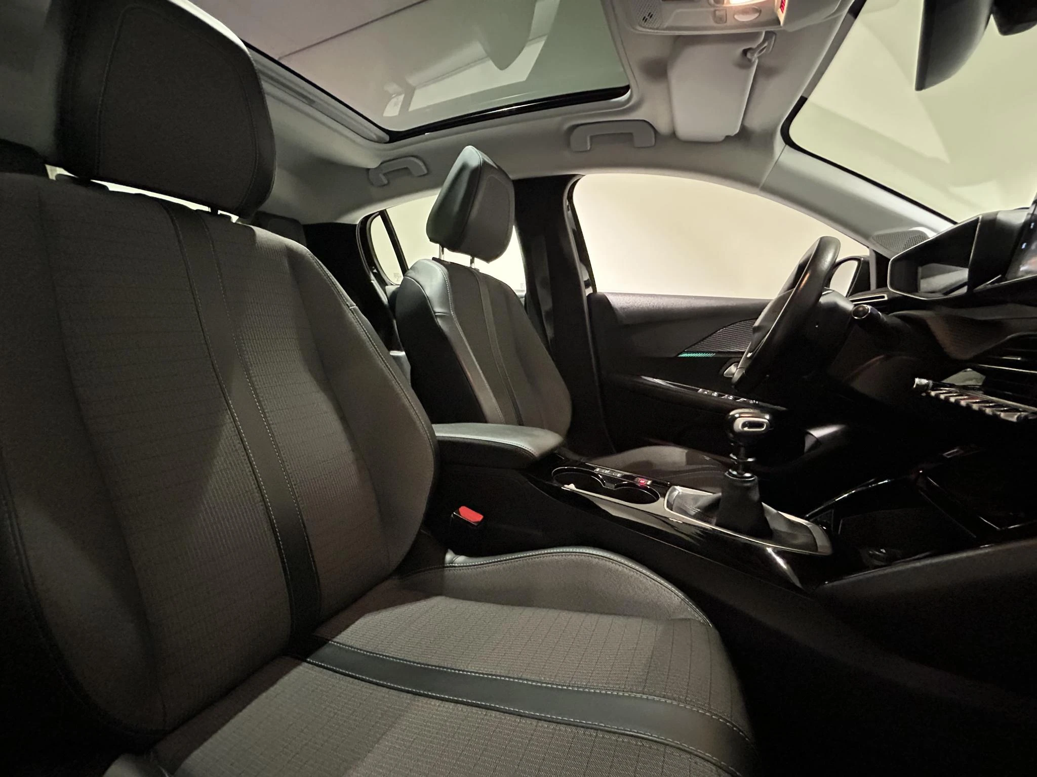 Peugeot-208-image-17