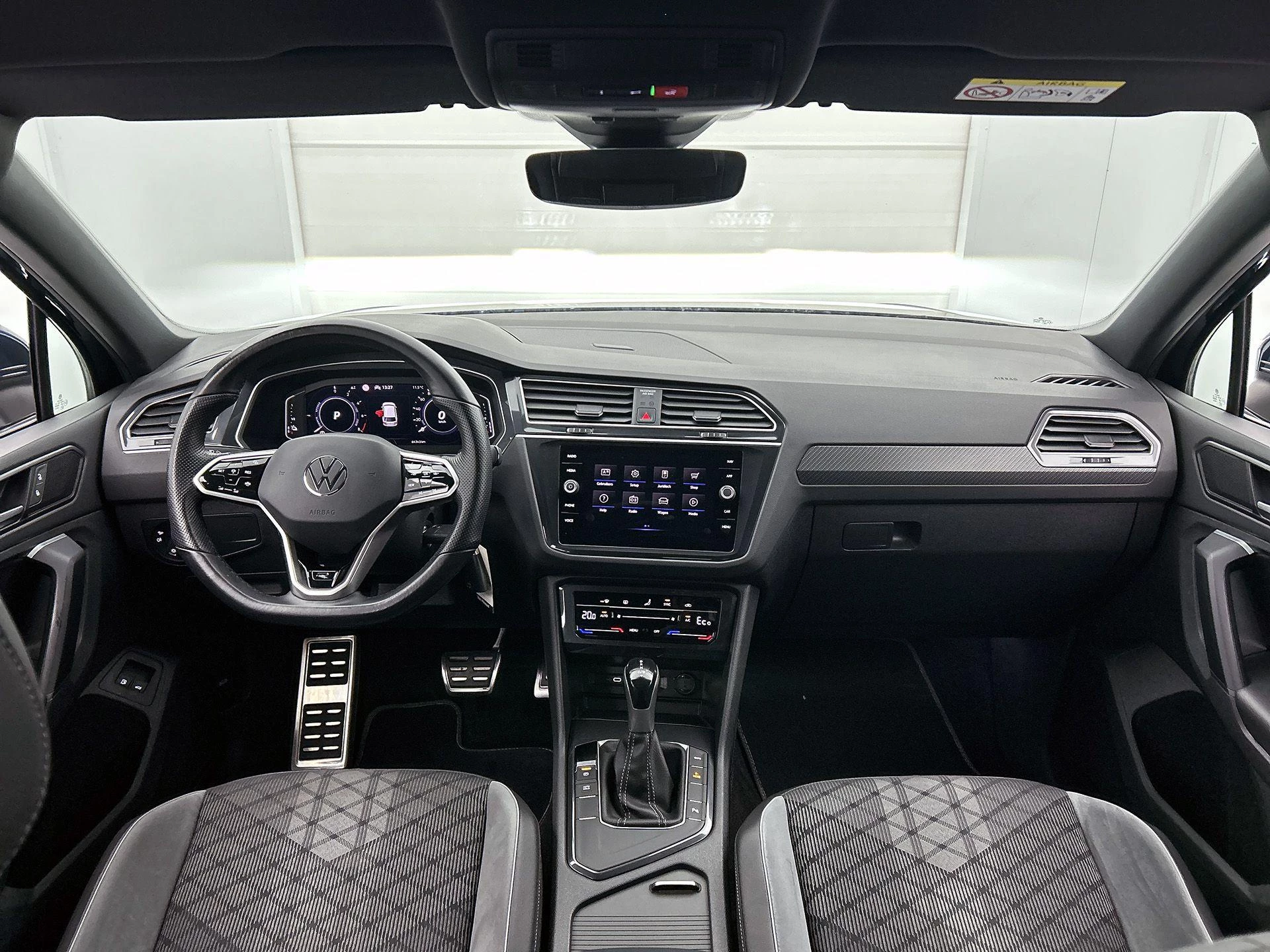 Volkswagen-Tiguan-image-21