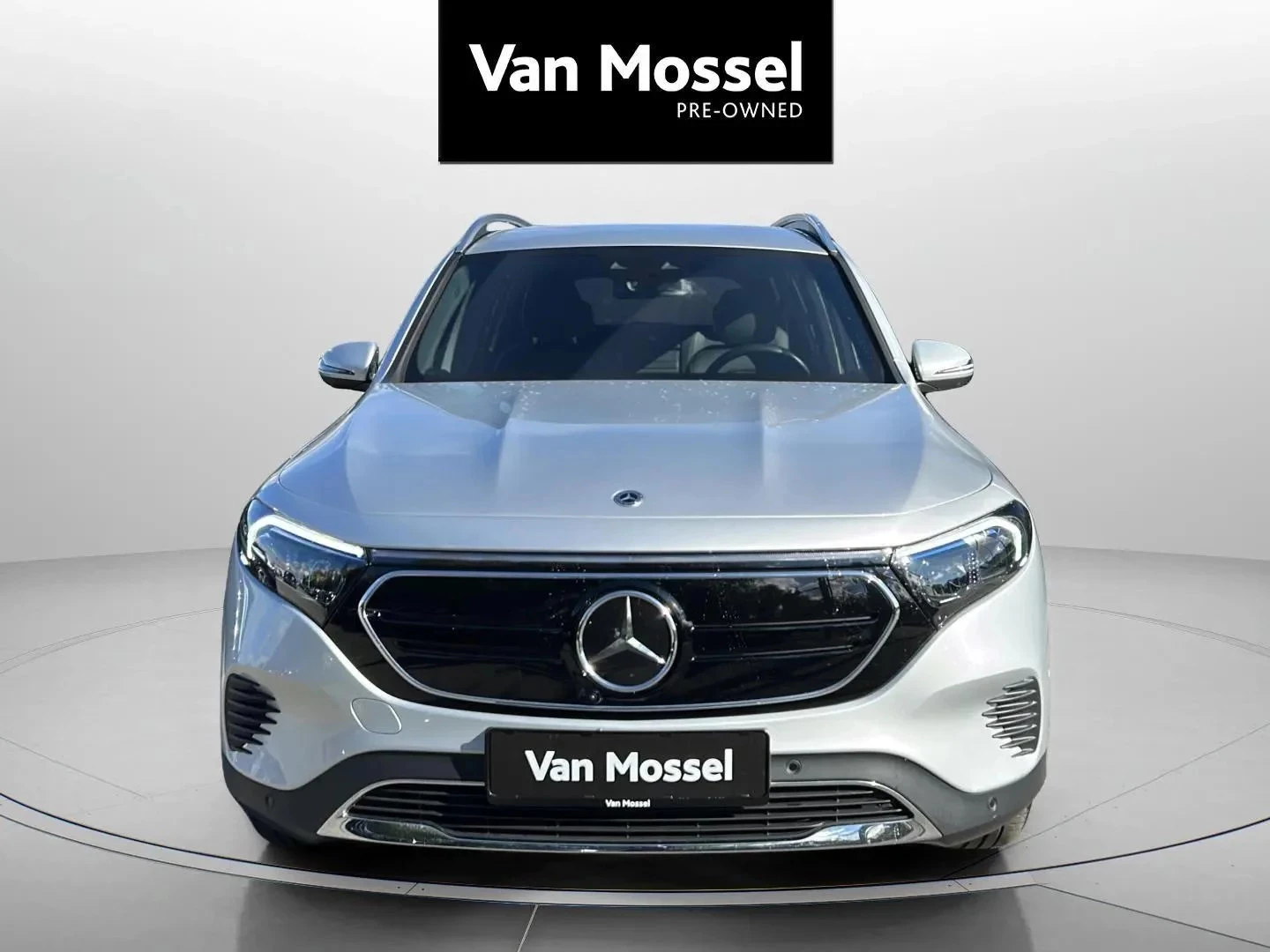 Mercedes-Benz-EQB-image-2