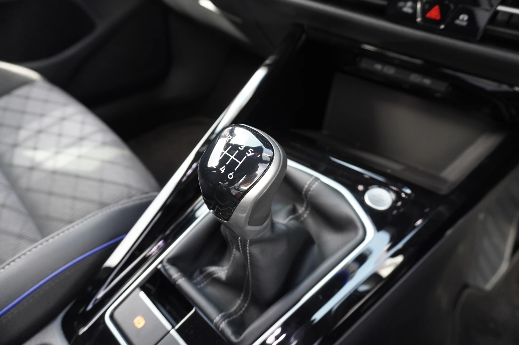 Volkswagen-Golf-image-36