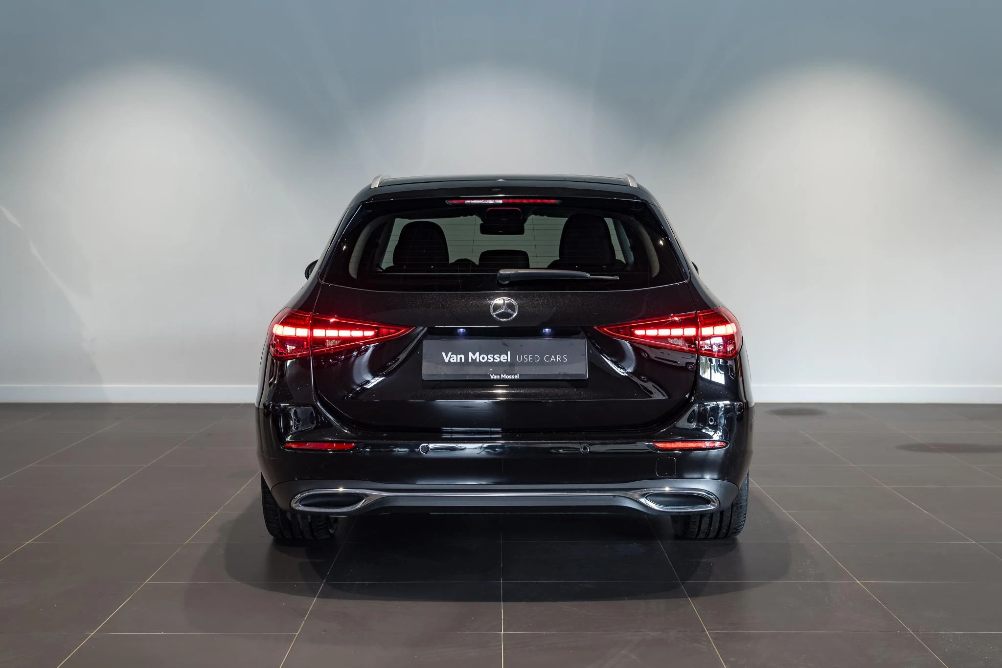 Mercedes-Benz-C-Klasse-image-5
