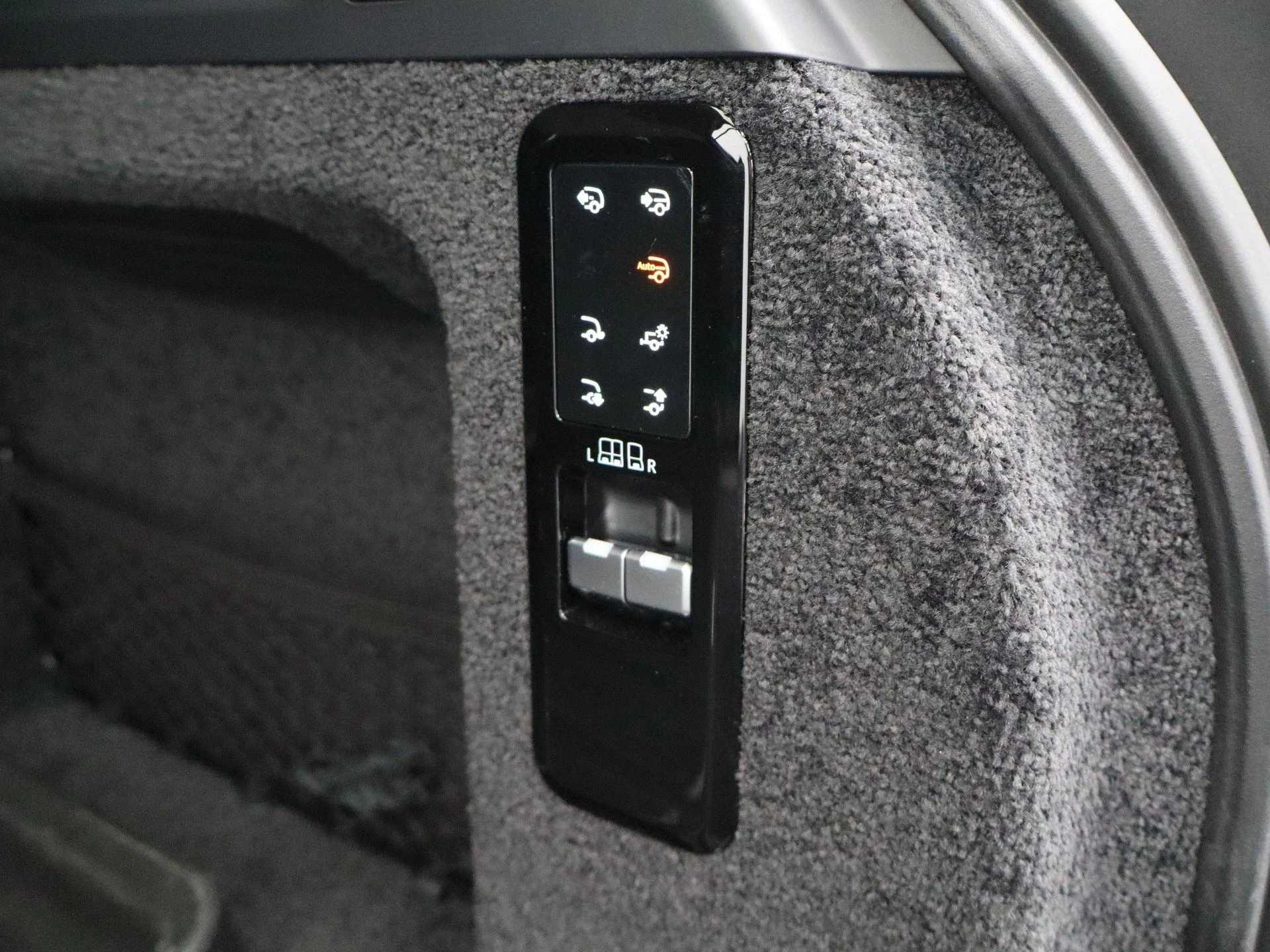 Land Rover-Range Rover-image-36