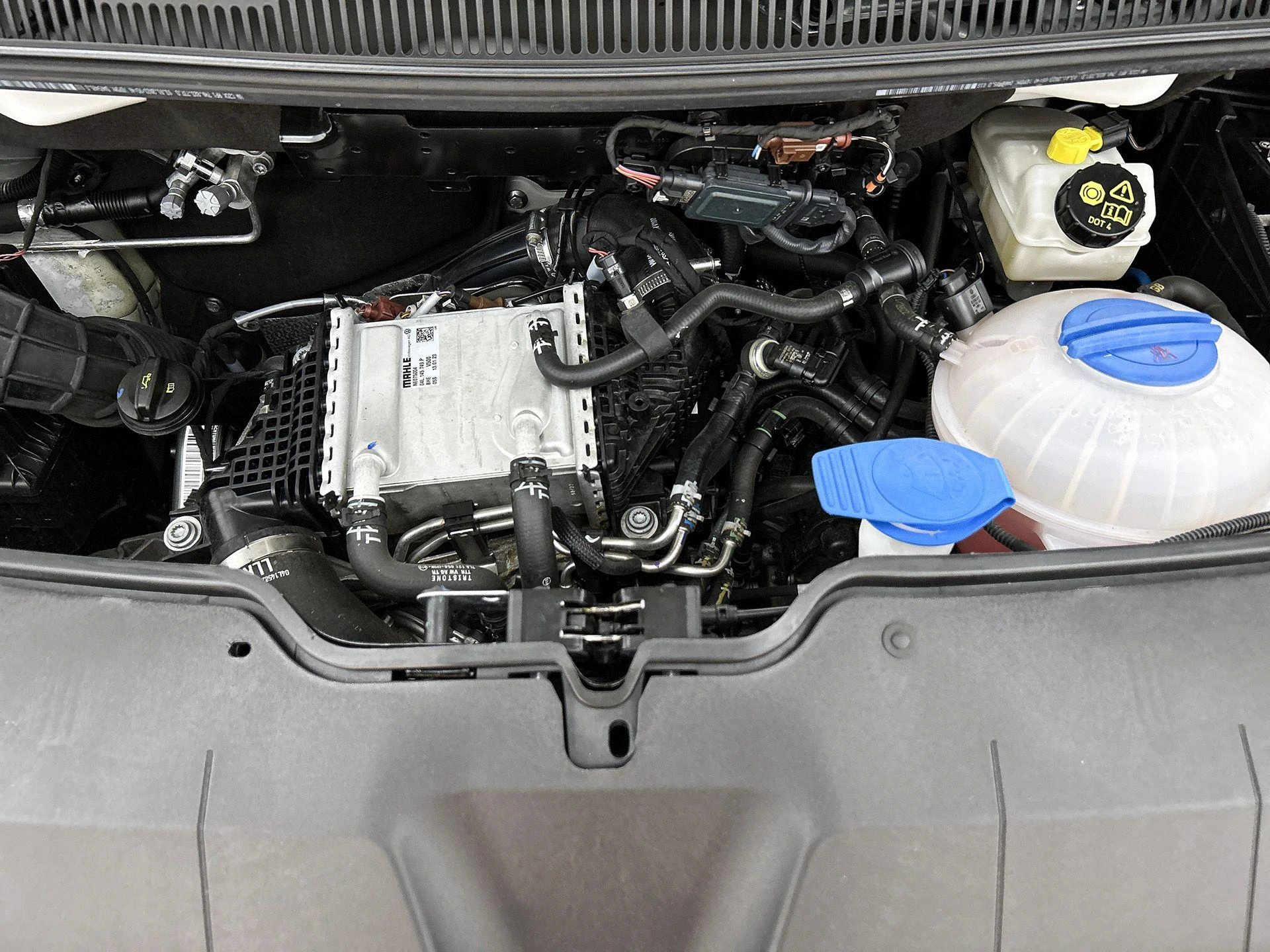 Volkswagen-Transporter-image-12