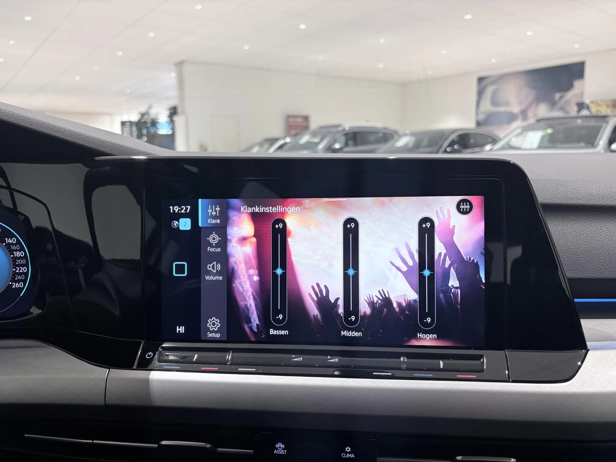 Volkswagen-Golf-image-24