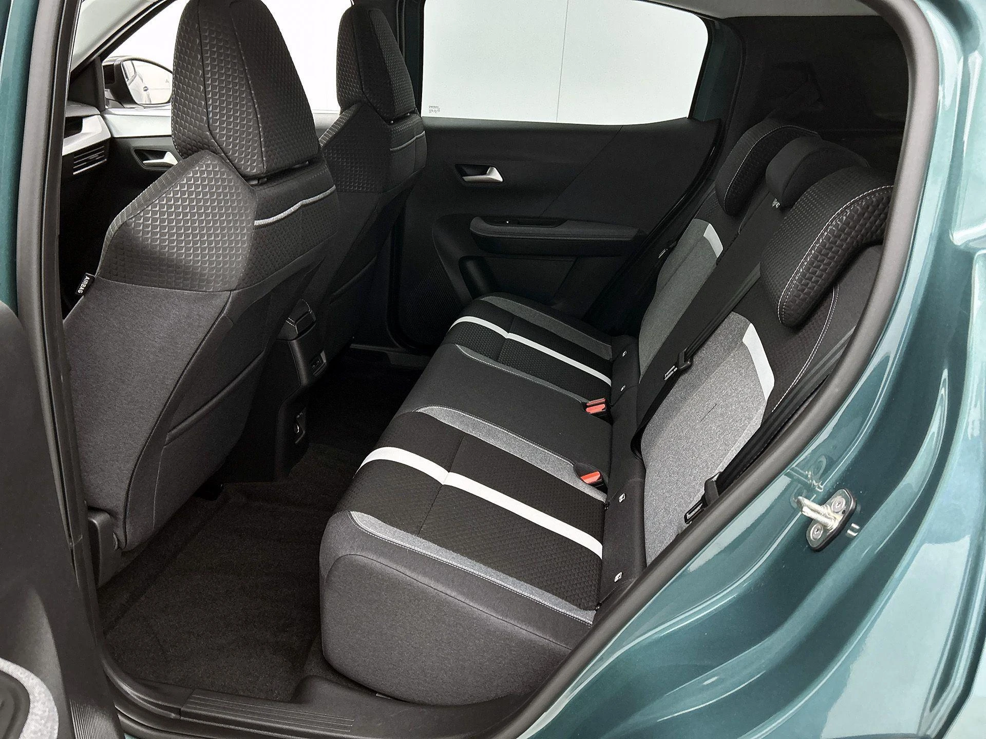 Opel-Frontera-image-13