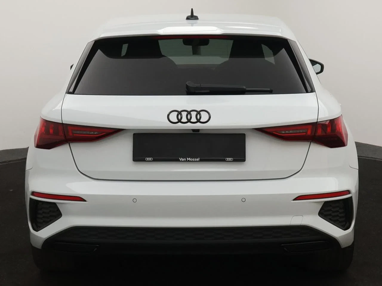 Audi A3 Sportback PHEV Audi A3 Sportback Competition 45TFSIe 245PK *AUTOMAAT*3X S-LINE*CAMERA*PDC*SPORTZETELS*ACC*NAVI*APP-CONNECT*...*